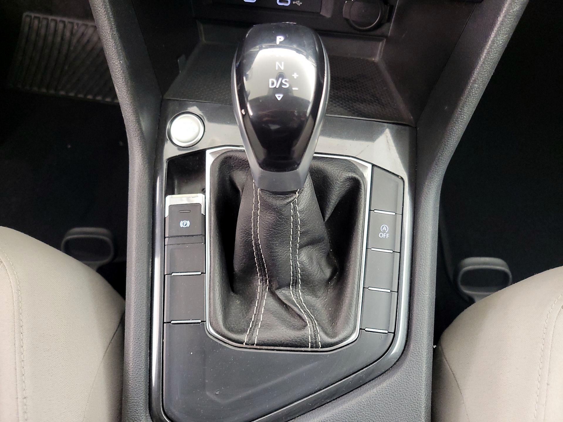 Thumbnail: 2023 Volkswagen Tiguan - 17