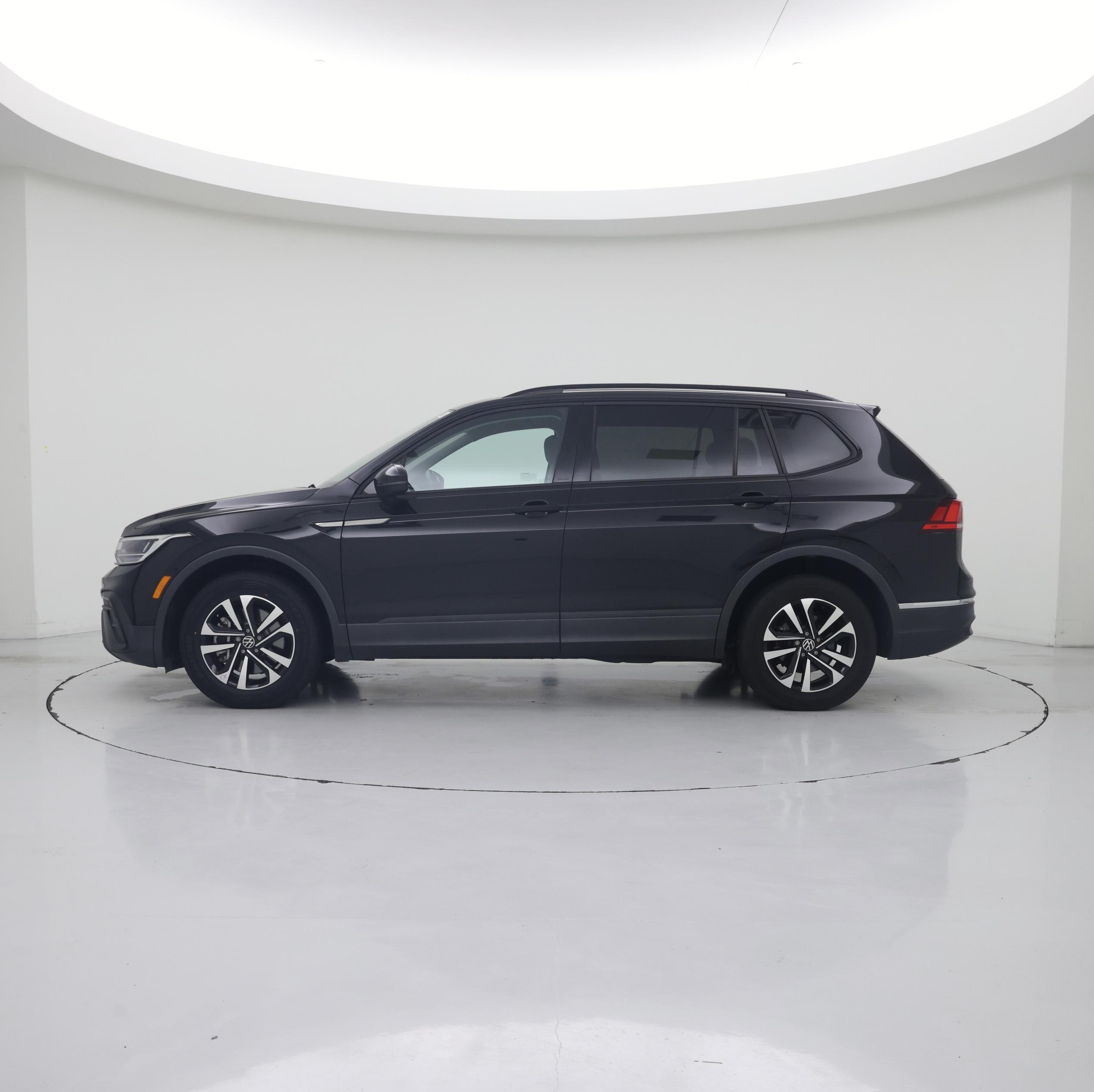 Thumbnail: 2023 Volkswagen Tiguan - 3