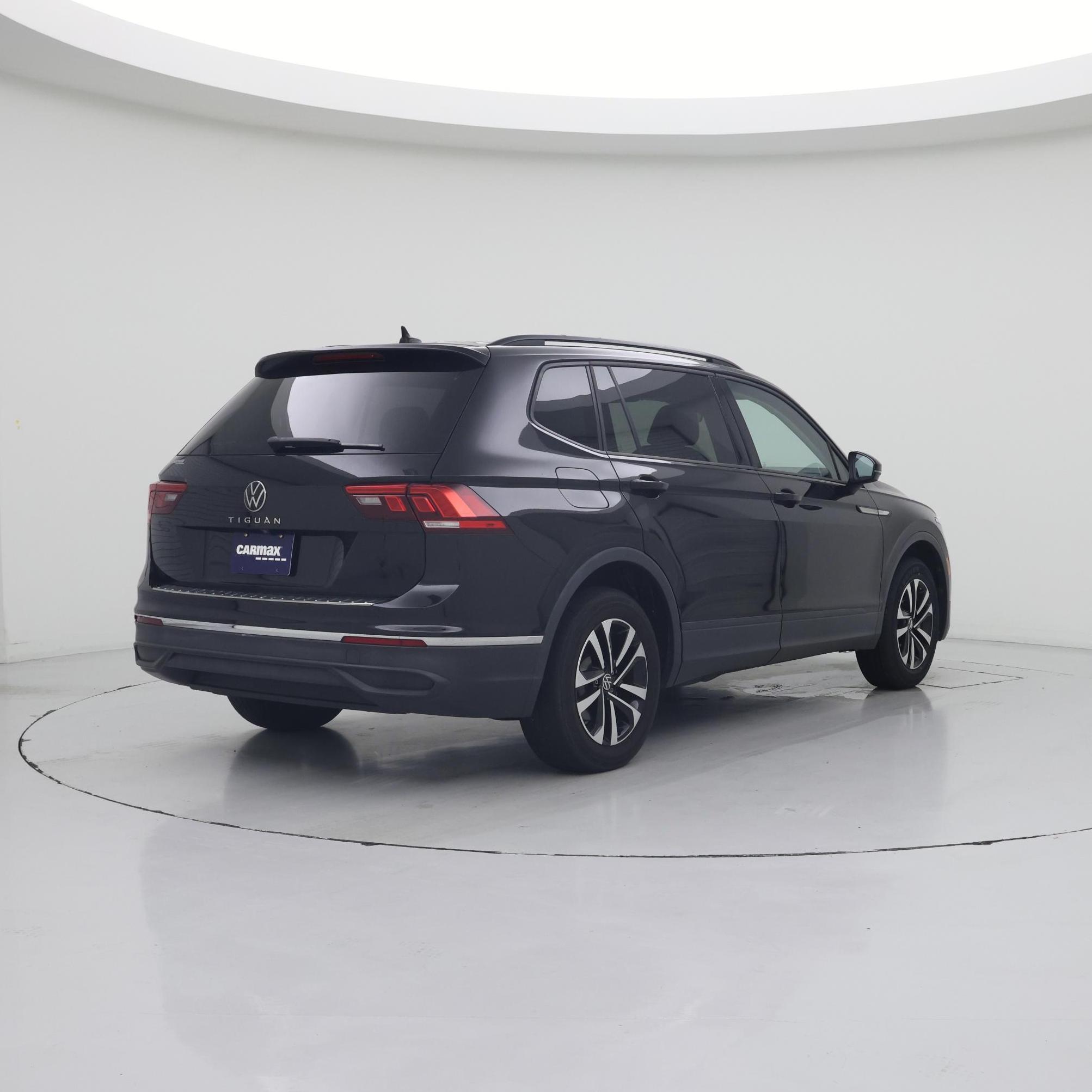 Thumbnail: 2023 Volkswagen Tiguan - 8