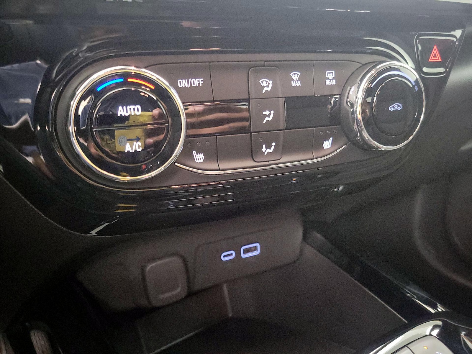 2025 Chevrolet Trax RS - Photo 17