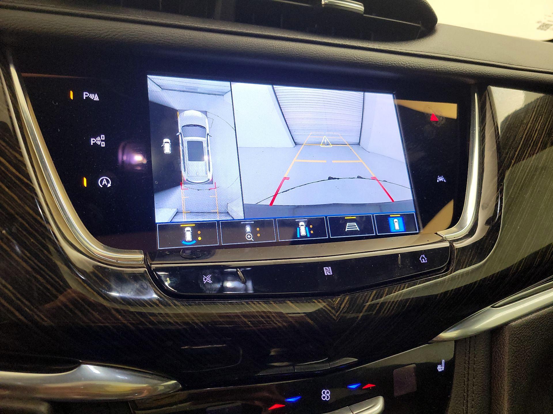 Thumbnail: 2021 Cadillac XT6 - 14