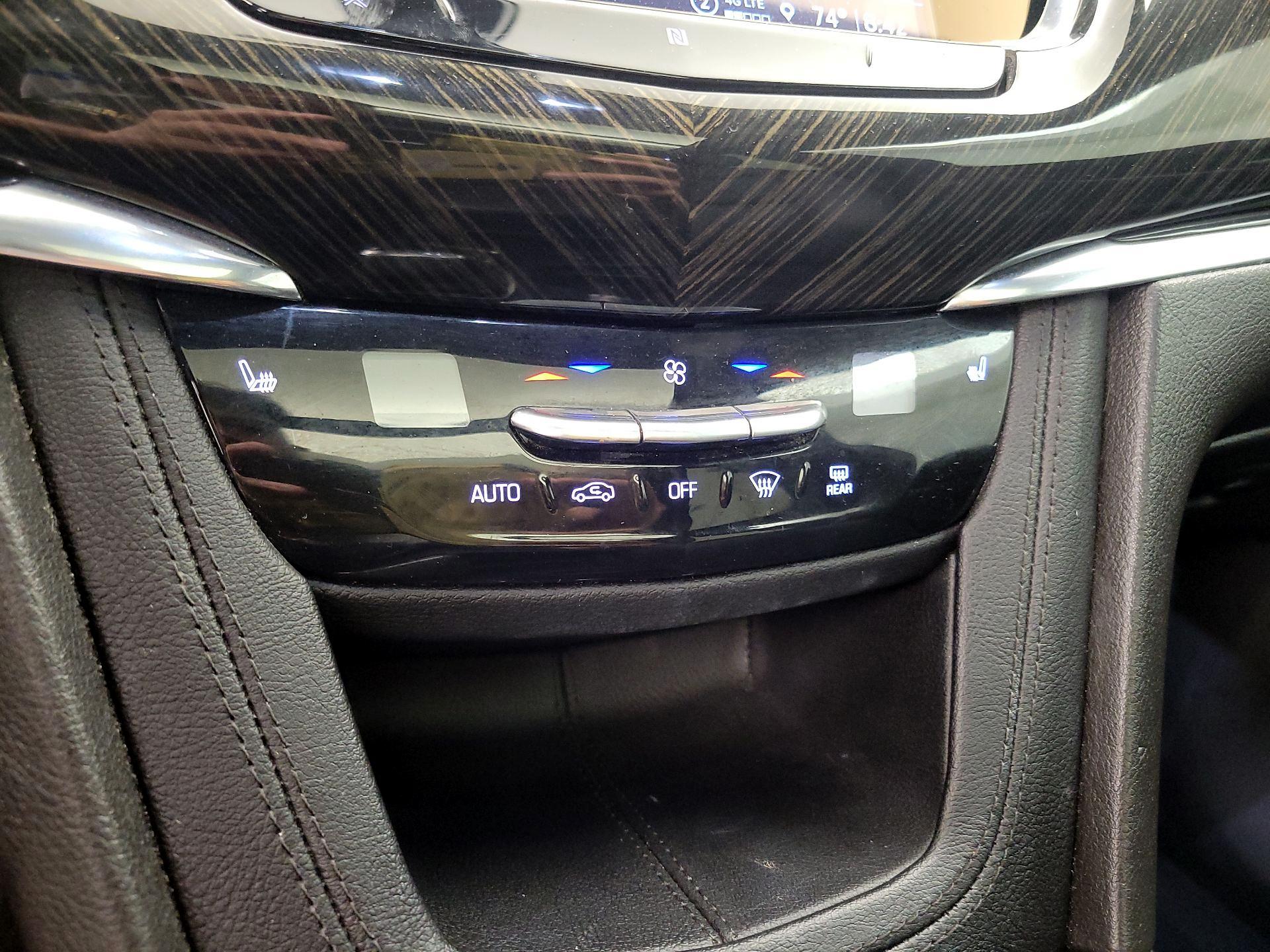 Thumbnail: 2021 Cadillac XT6 - 16