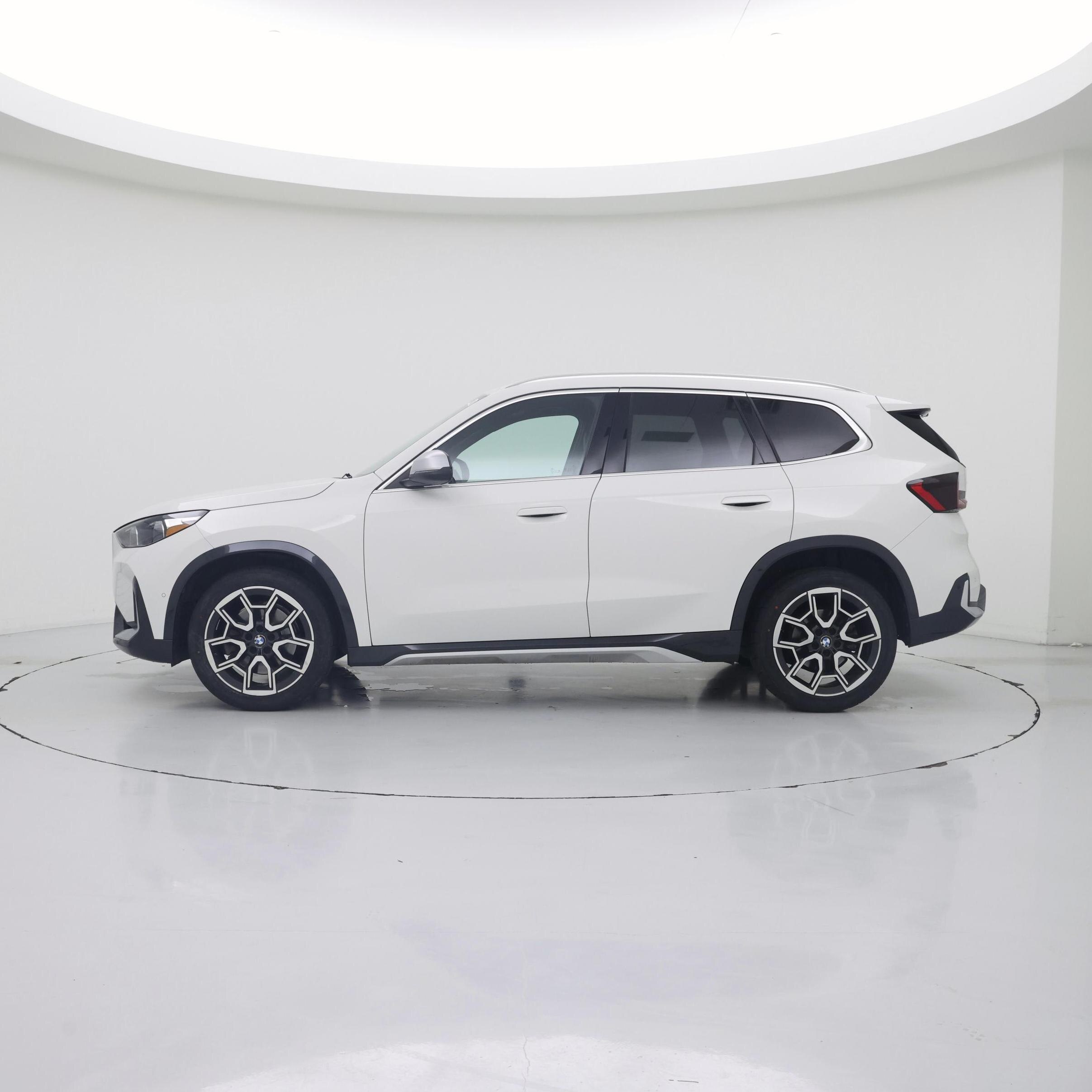 Thumbnail: 2023 BMW X1 - 3