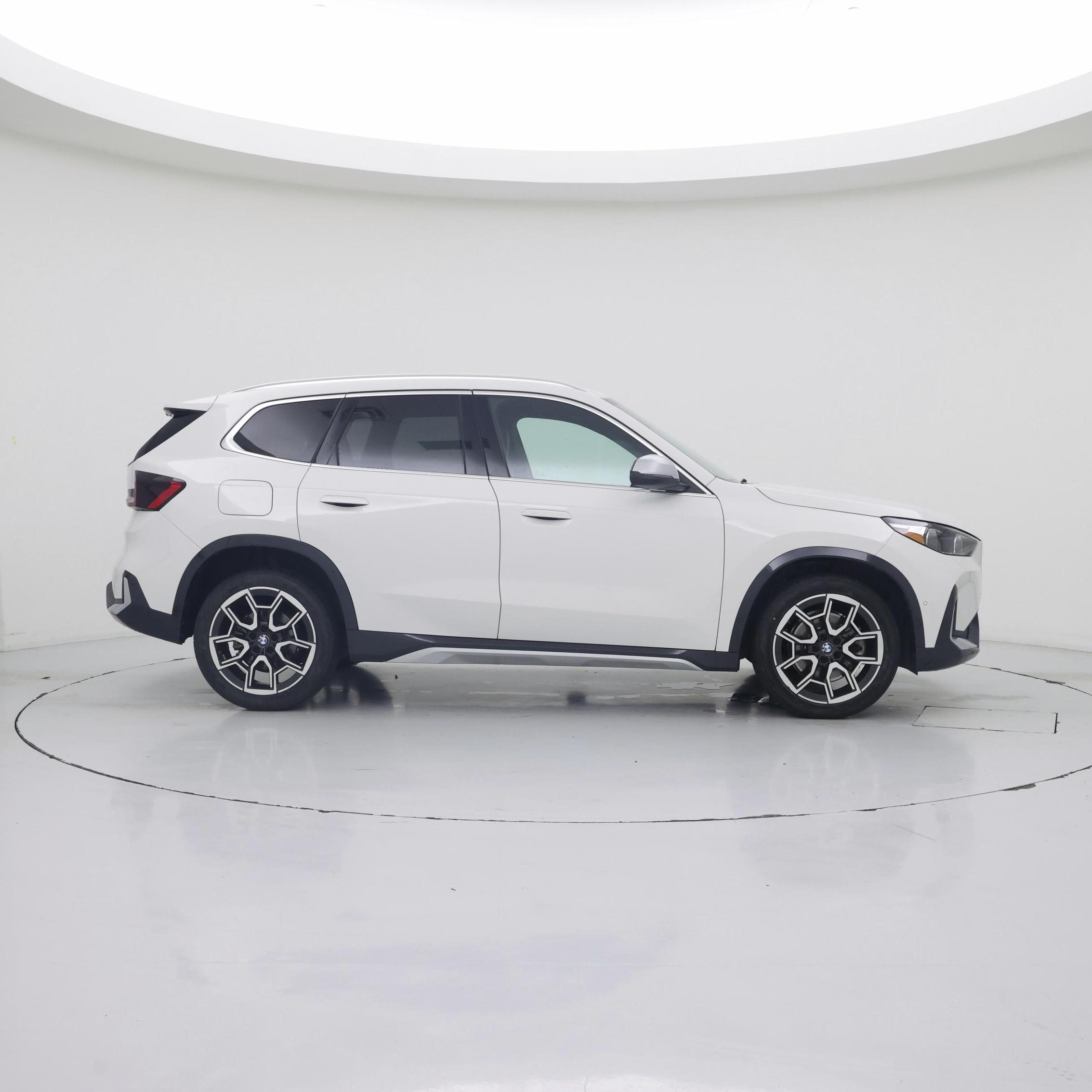 Thumbnail: 2023 BMW X1 - 7