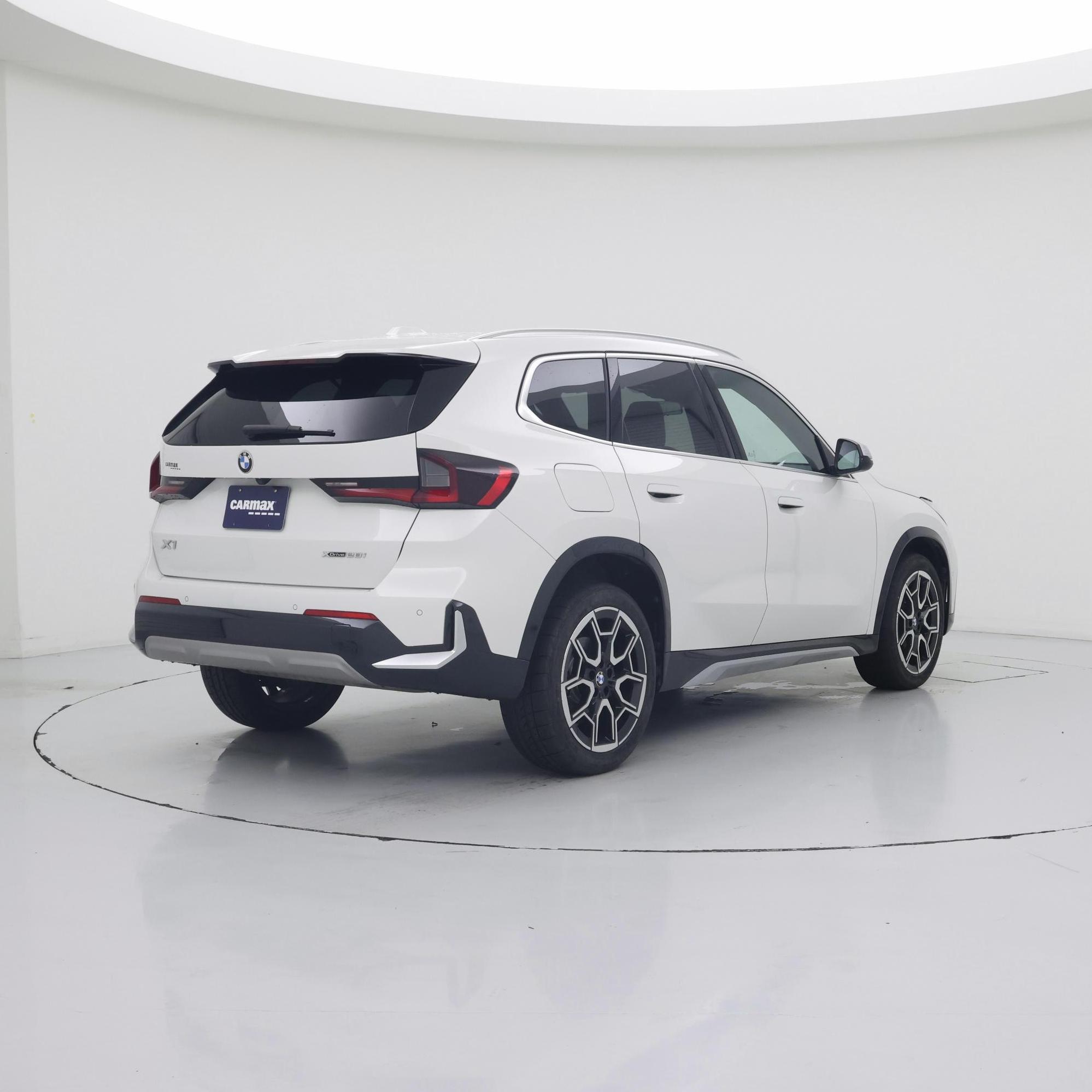 Thumbnail: 2023 BMW X1 - 8