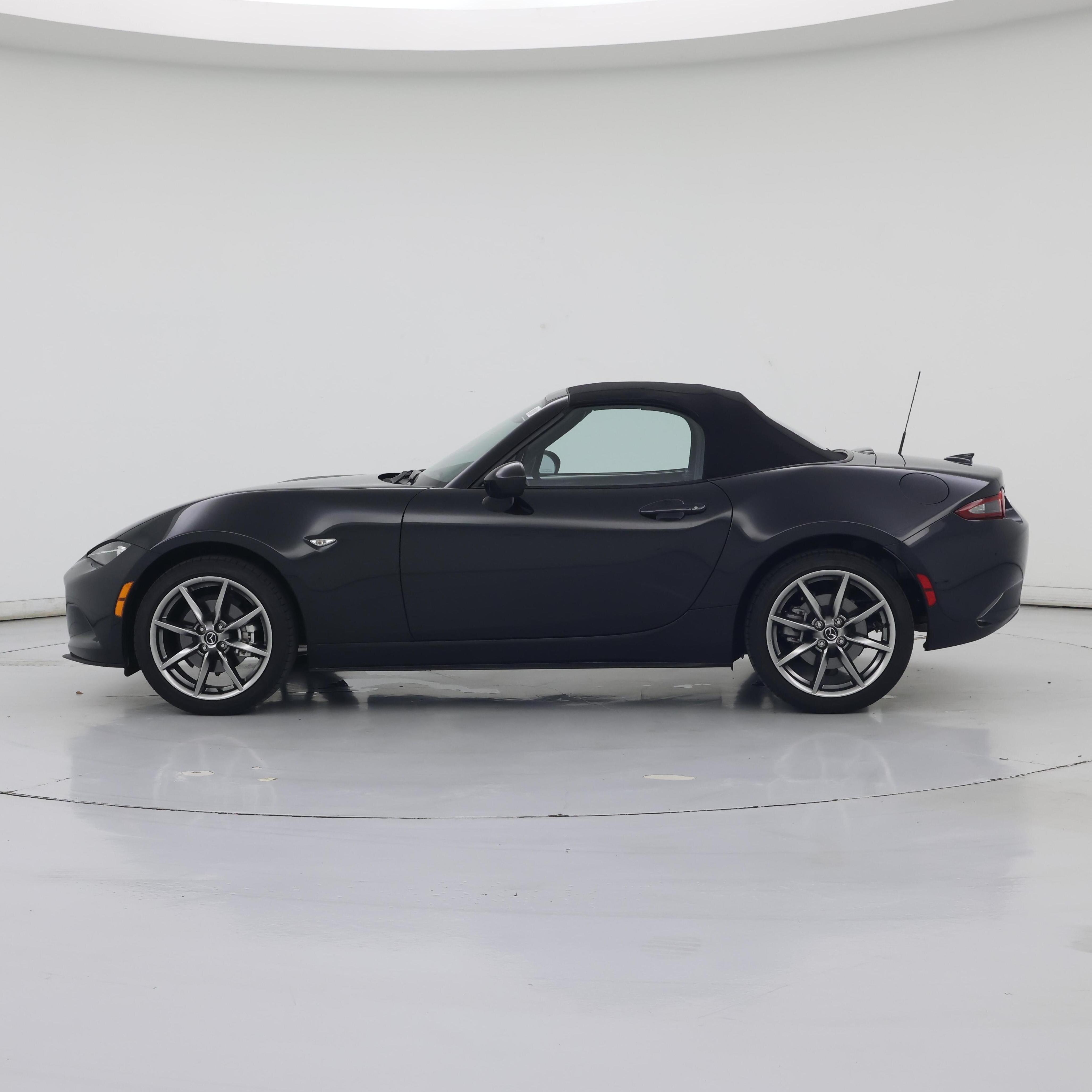 Thumbnail: 2022 Mazda MX-5 Miata - 3