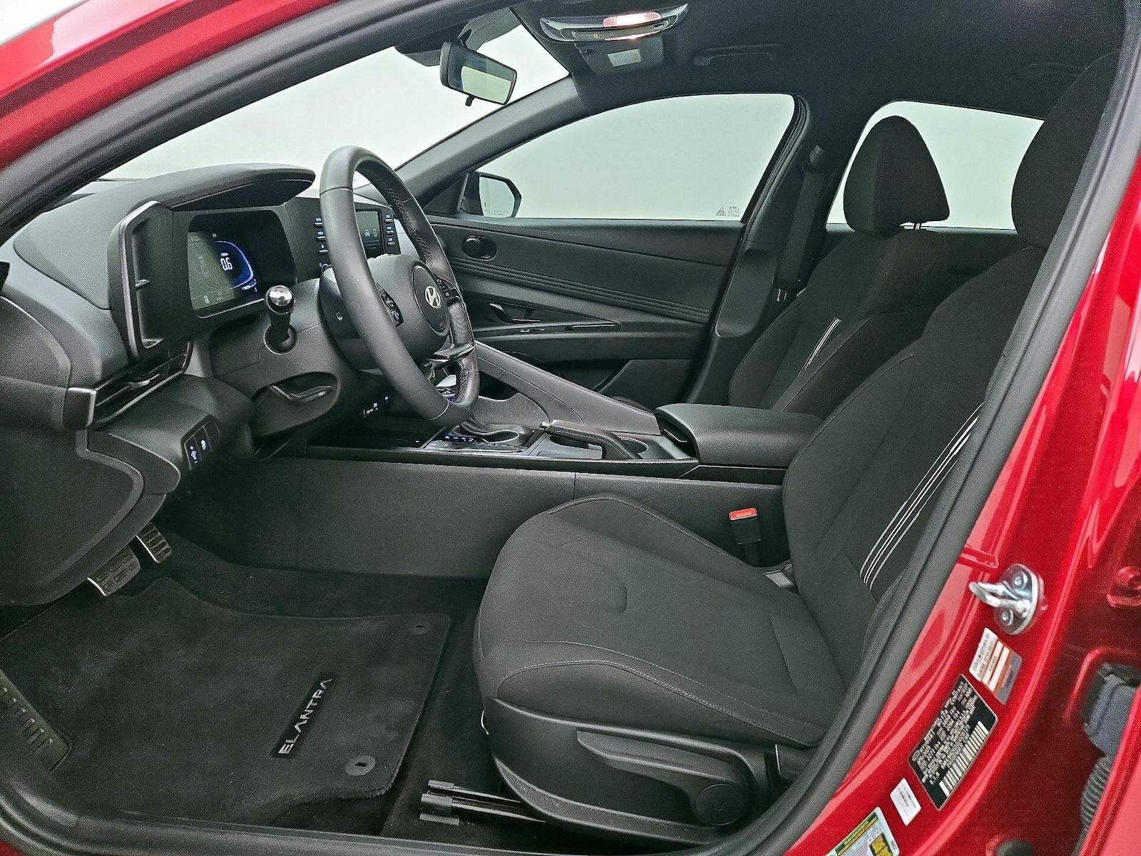 2025 Hyundai Elantra SEL - Photo 12