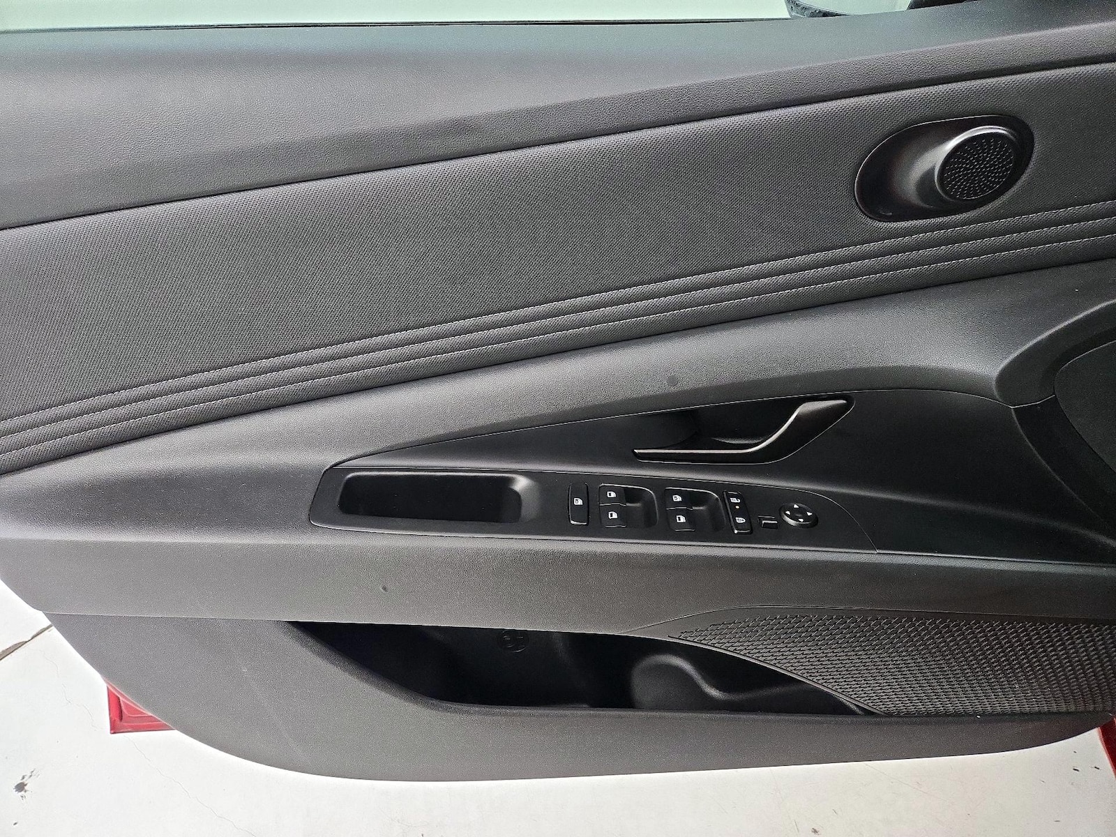 2025 Hyundai Elantra SEL - Photo 13