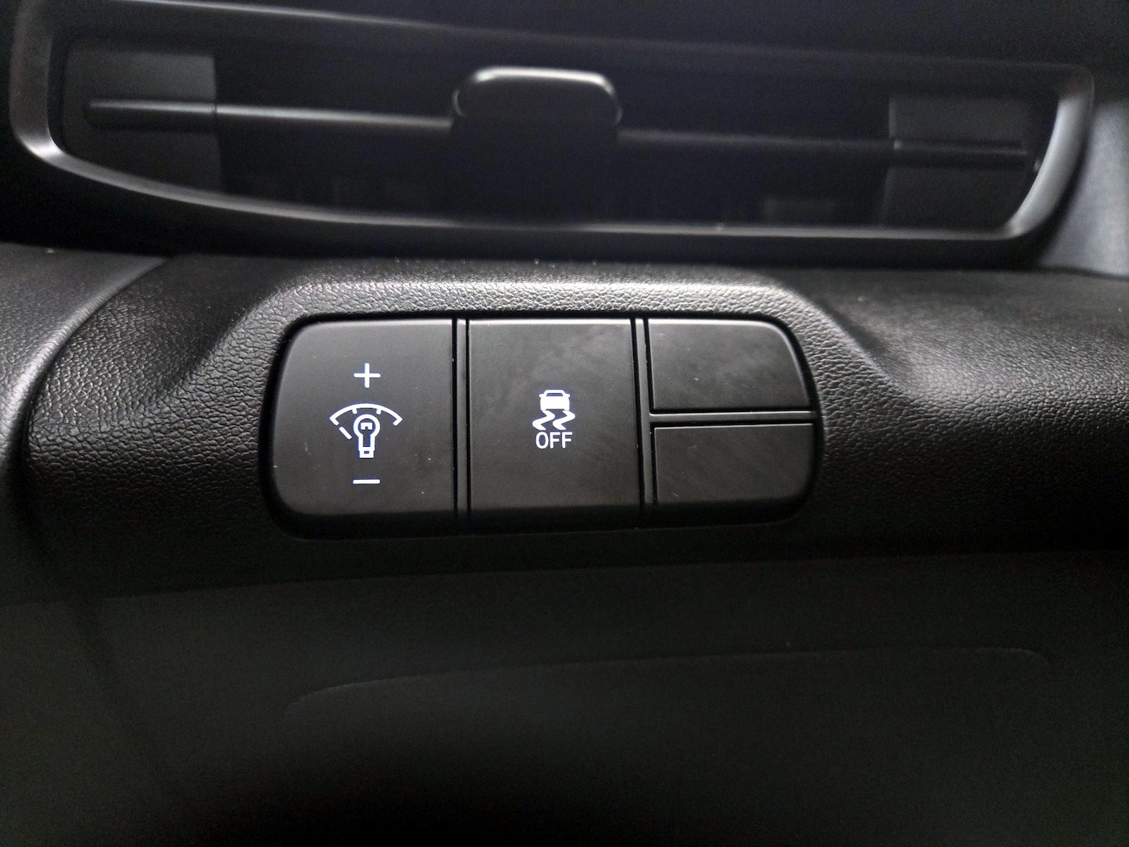 2025 Hyundai Elantra SEL - Photo 14