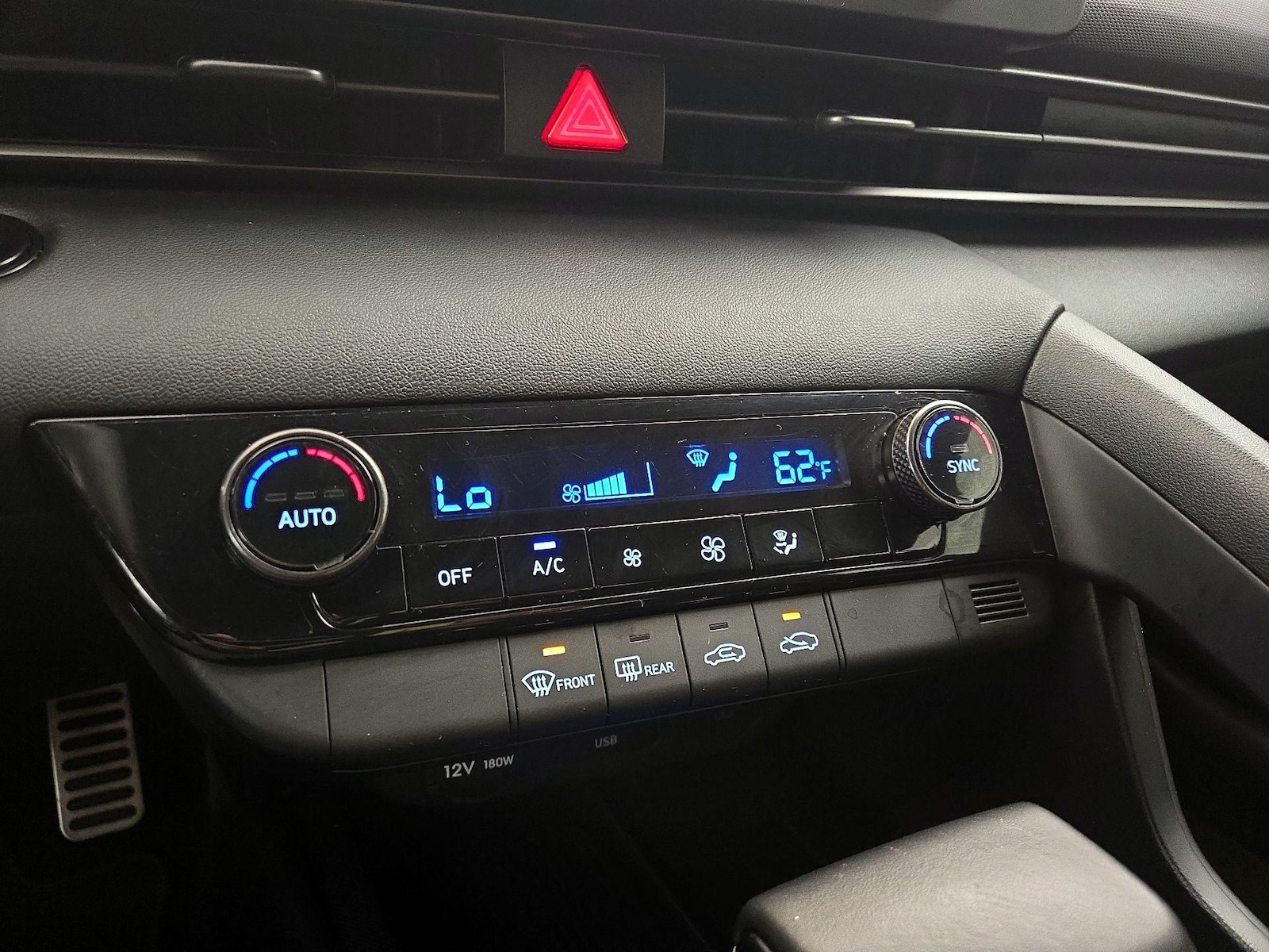 2025 Hyundai Elantra SEL - Photo 17