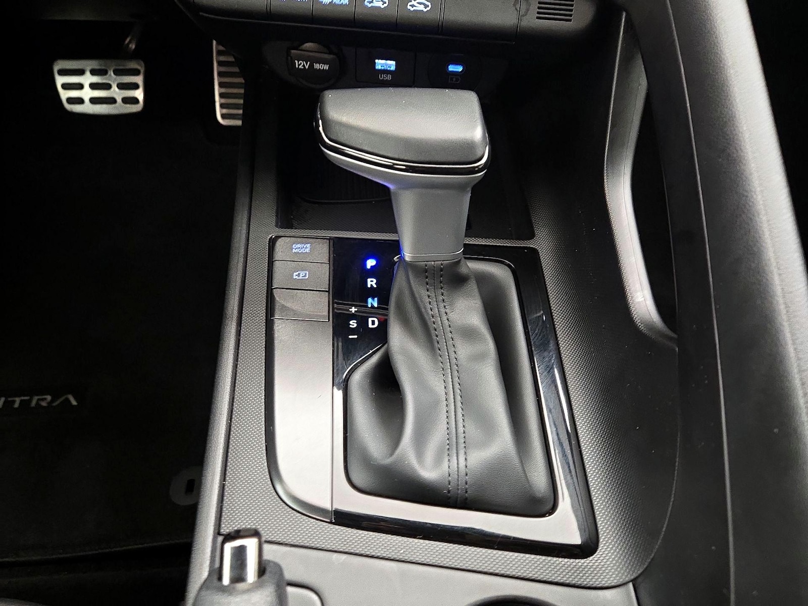 2025 Hyundai Elantra SEL - Photo 18