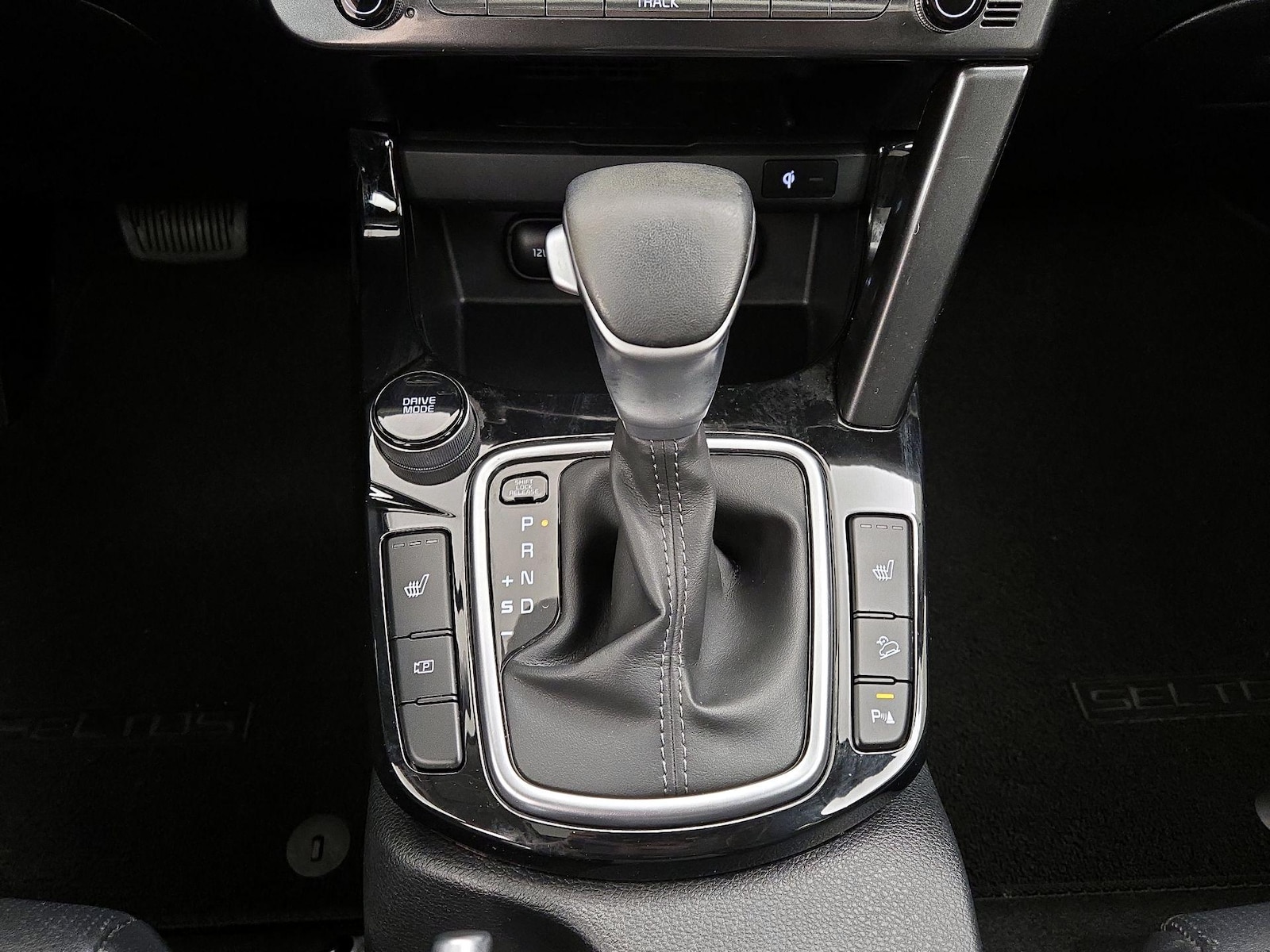 2025 Kia Seltos EX - Photo 19