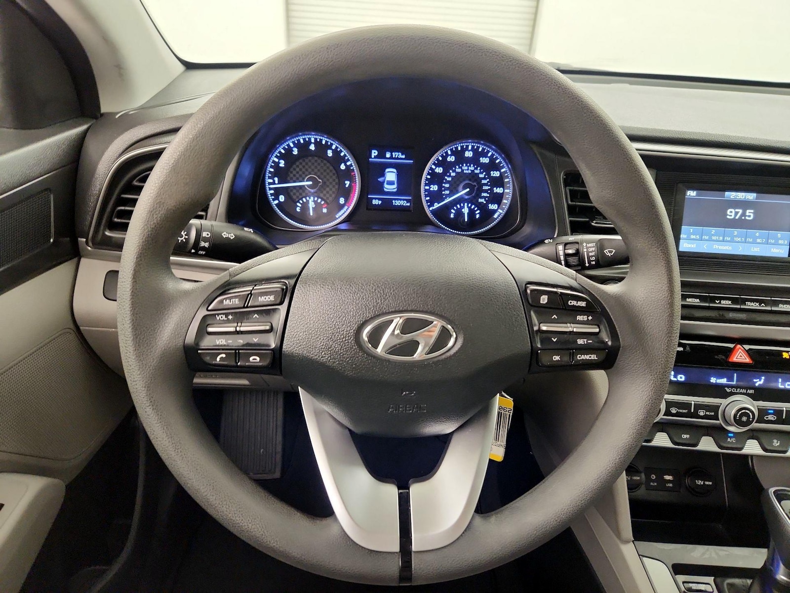 2020 Hyundai Elantra SE - Photo 11