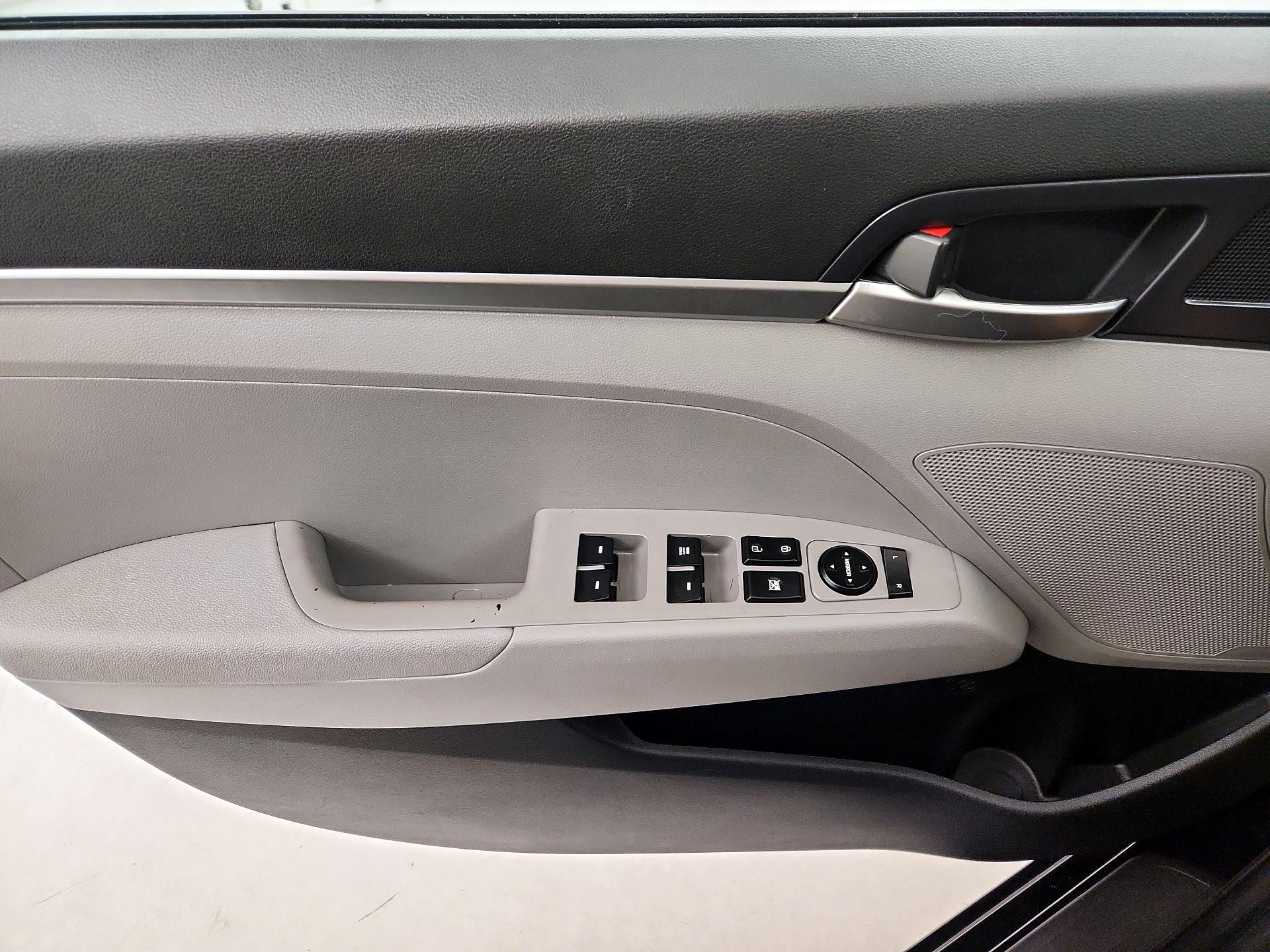 Thumbnail: 2020 Hyundai Elantra - 12