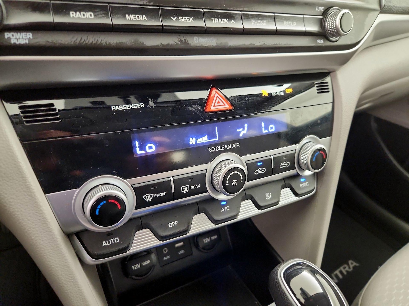 2020 Hyundai Elantra SE - Photo 17