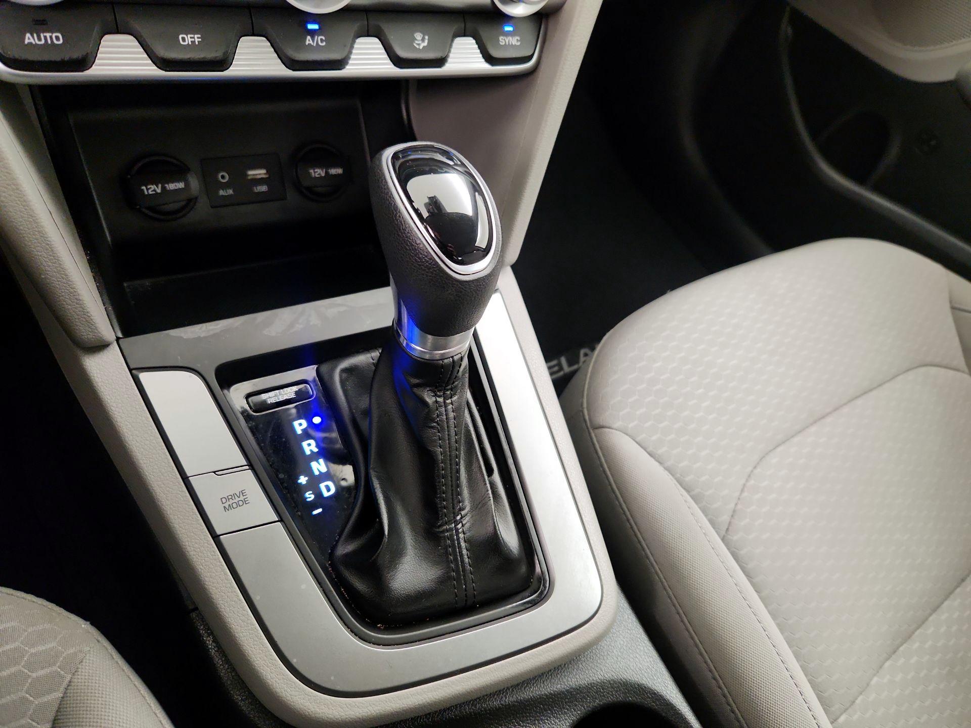 Thumbnail: 2020 Hyundai Elantra - 17