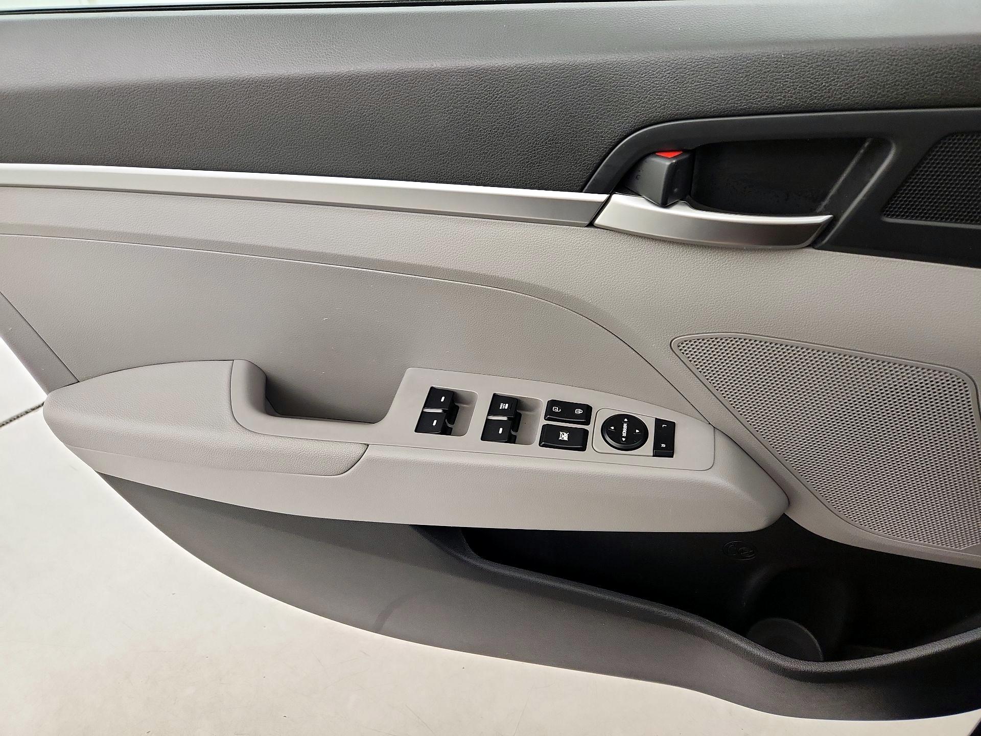 Thumbnail: 2020 Hyundai Elantra - 12