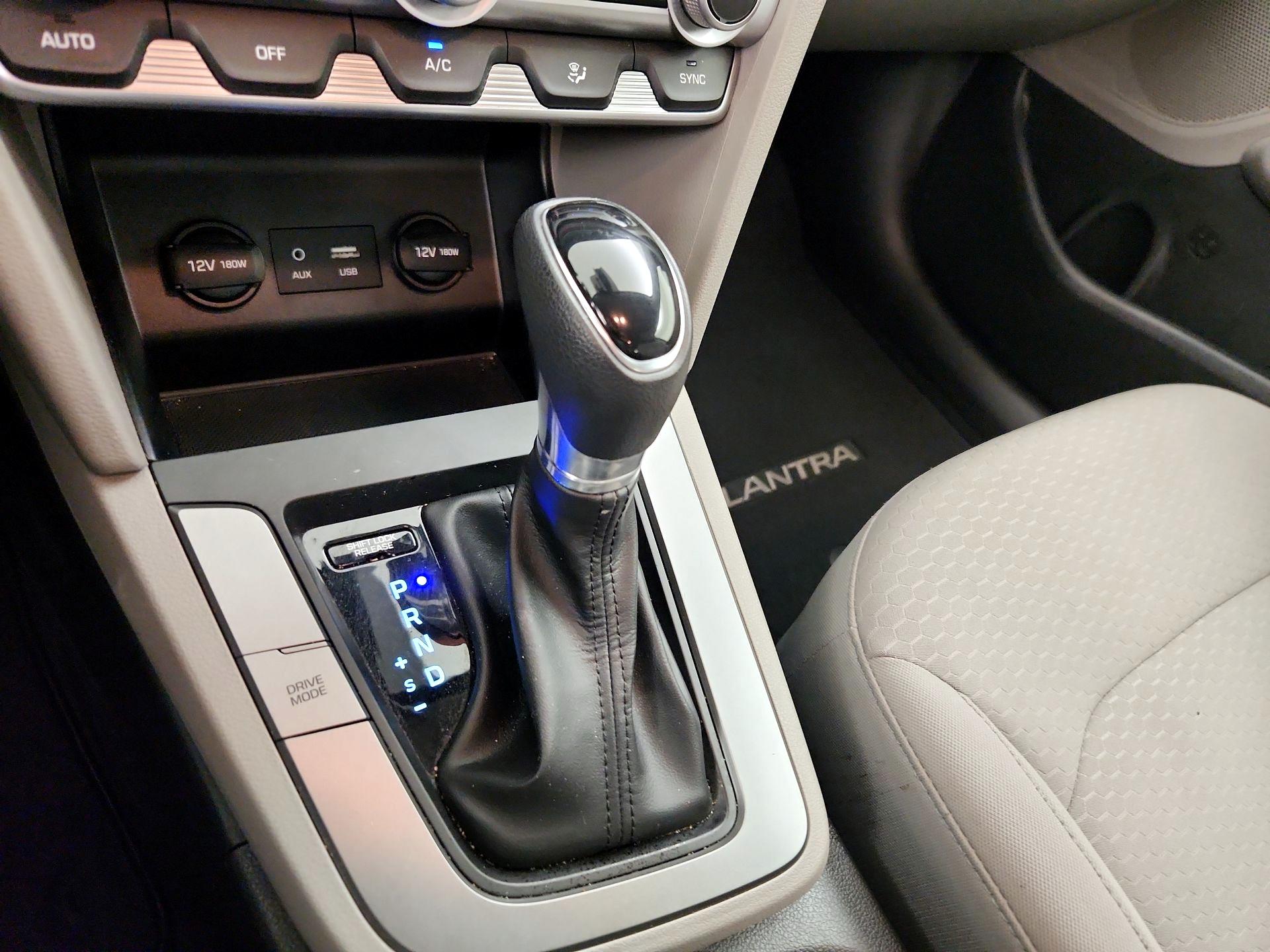 Thumbnail: 2020 Hyundai Elantra - 17