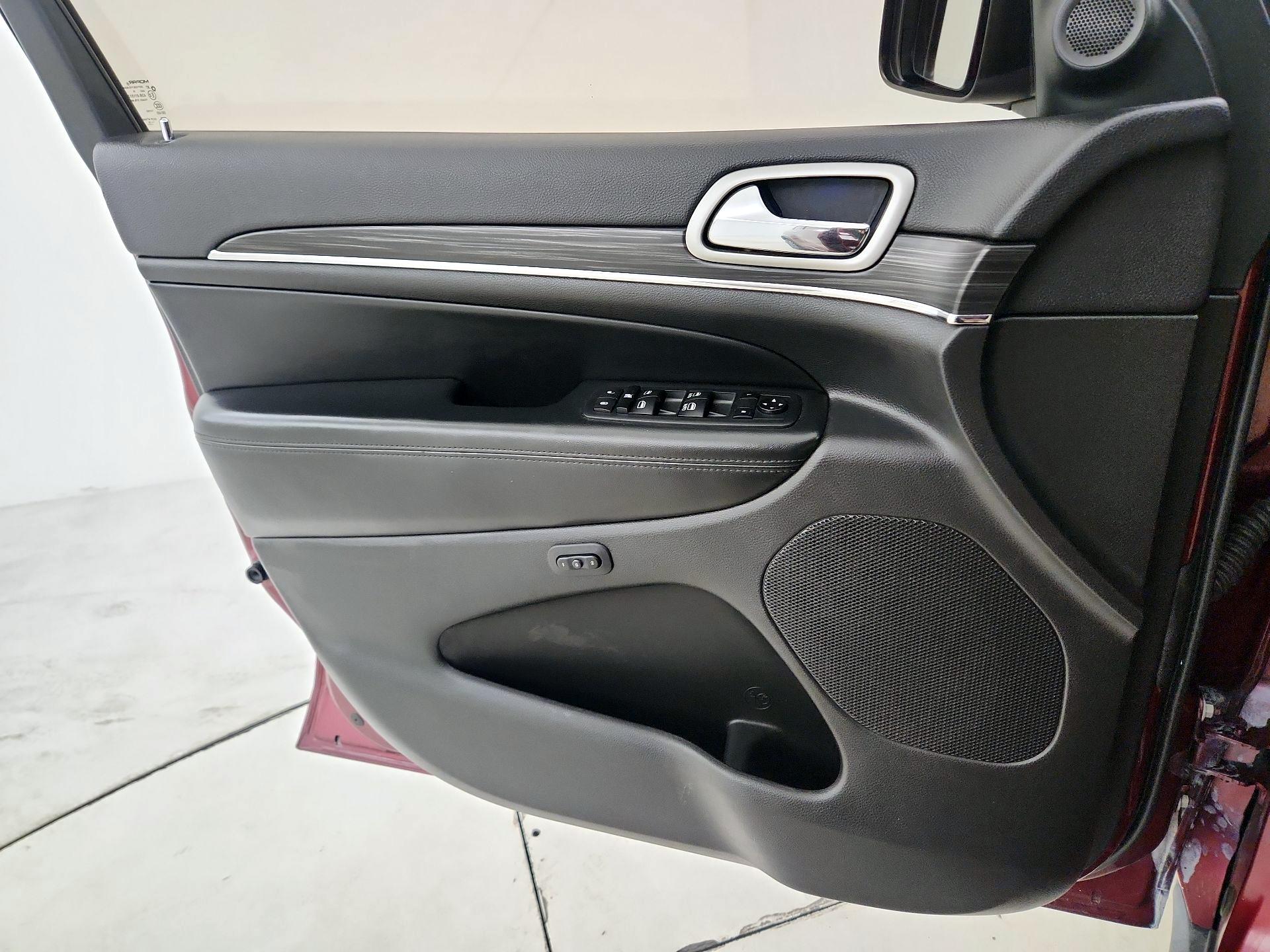 Thumbnail: 2019 Jeep Grand Cherokee - 12