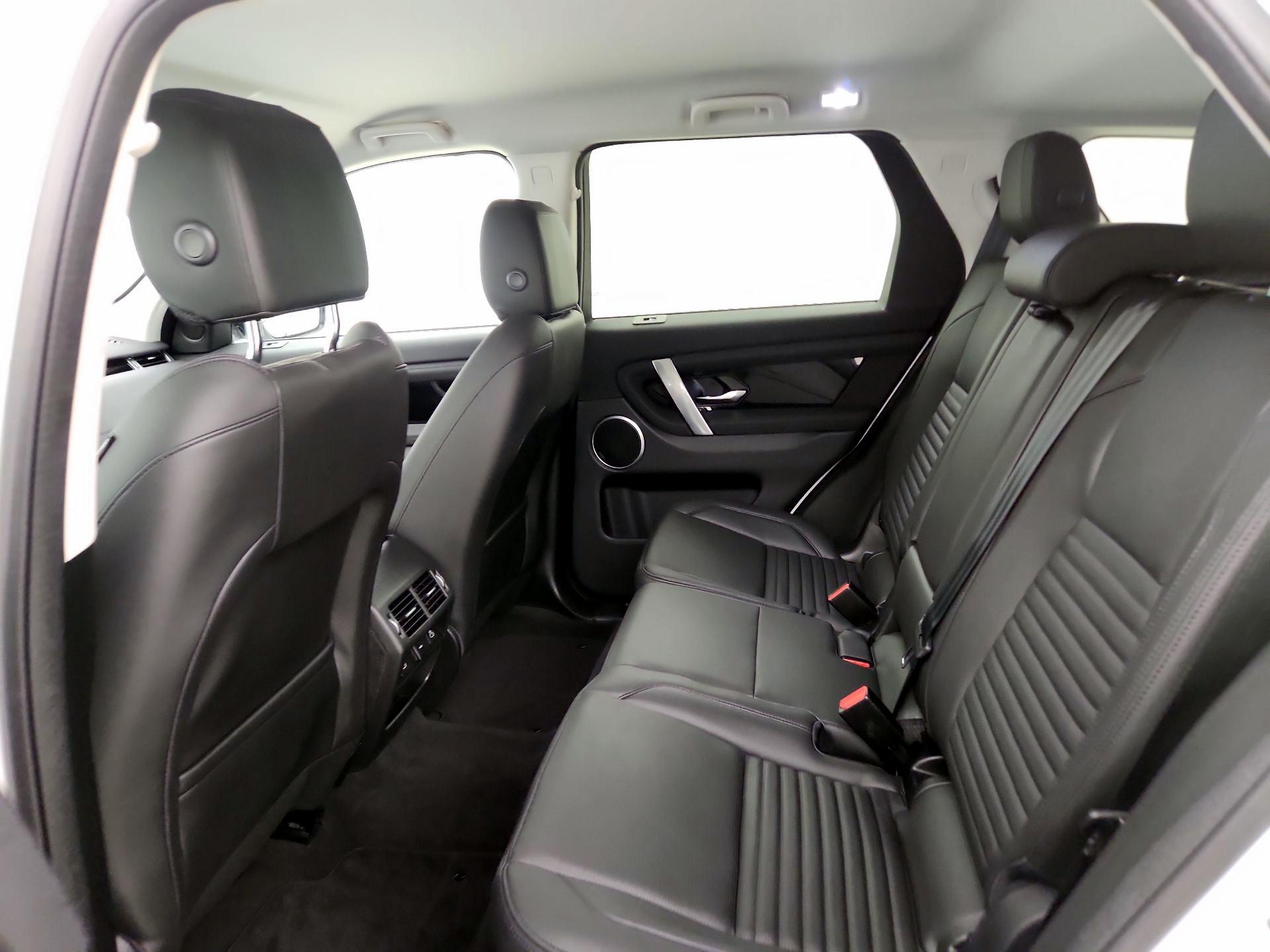 Thumbnail: 2023 Land Rover Discovery Sport - 20