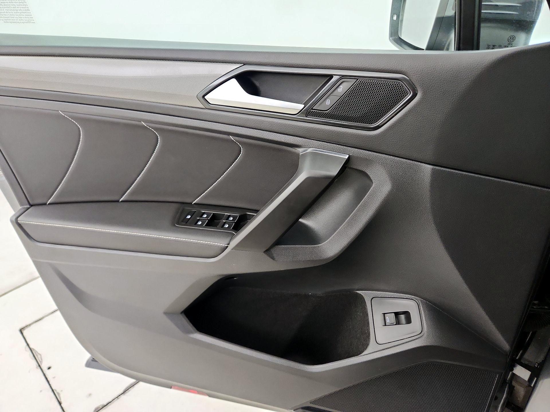 Thumbnail: 2023 Volkswagen Tiguan - 12