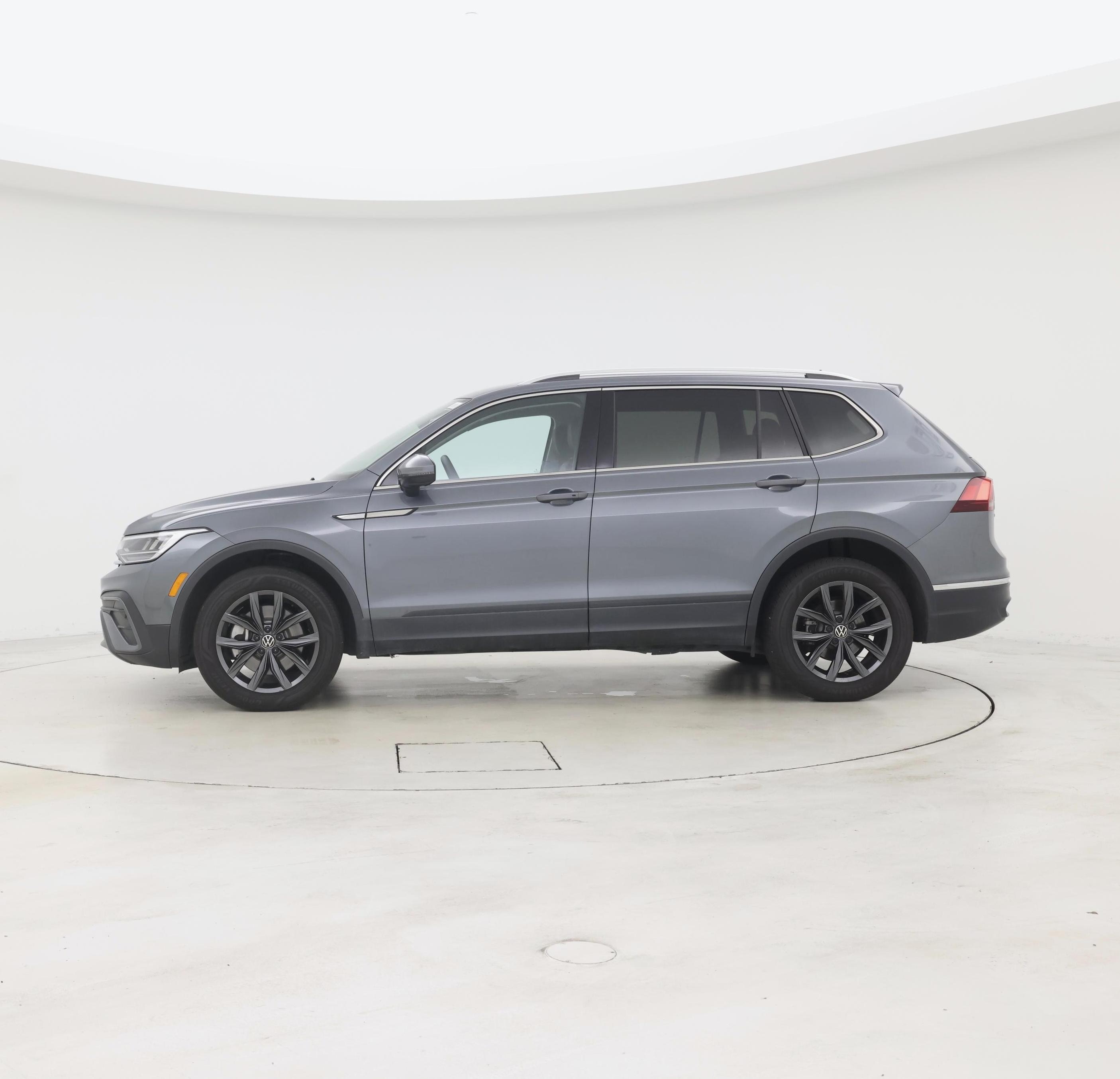 Thumbnail: 2023 Volkswagen Tiguan - 3