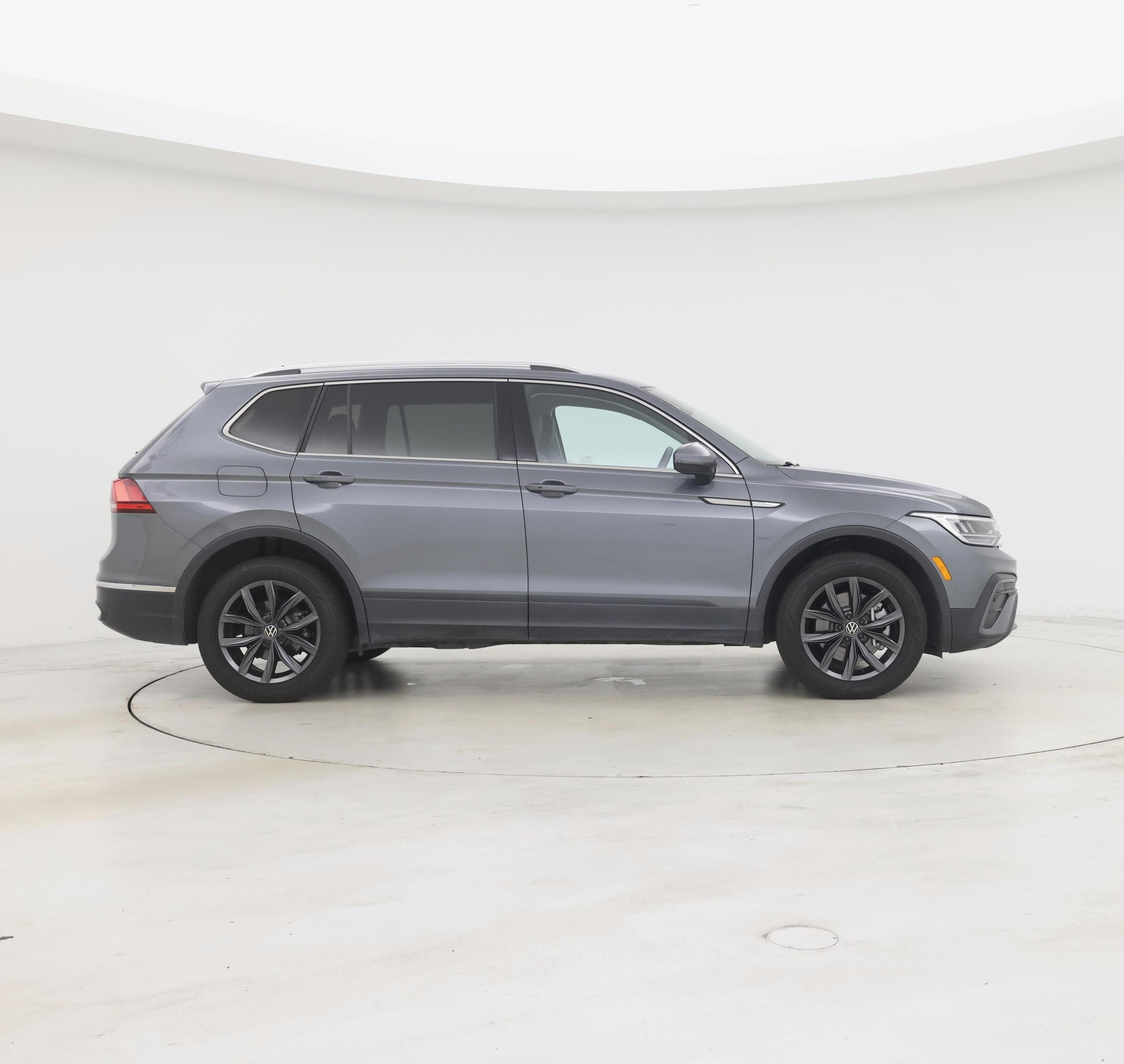 Thumbnail: 2023 Volkswagen Tiguan - 7