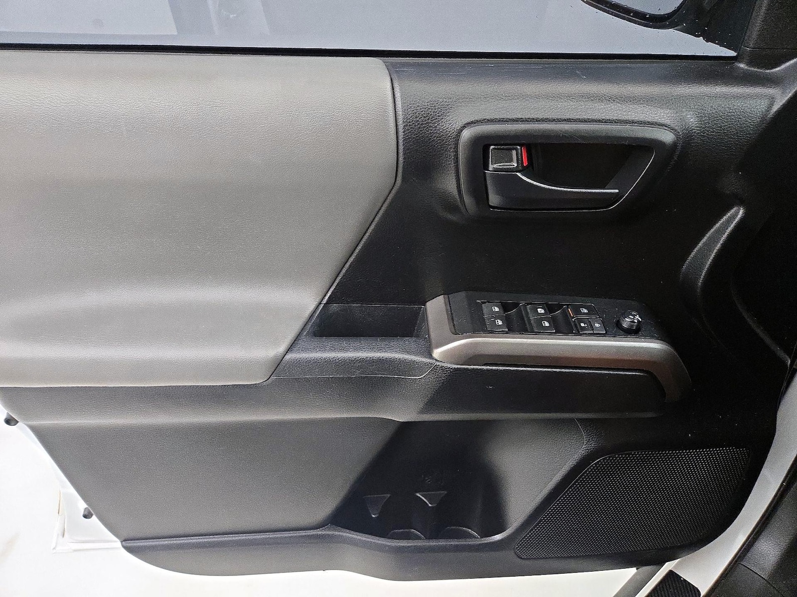 2022 Toyota Tacoma SR5 - Photo 13