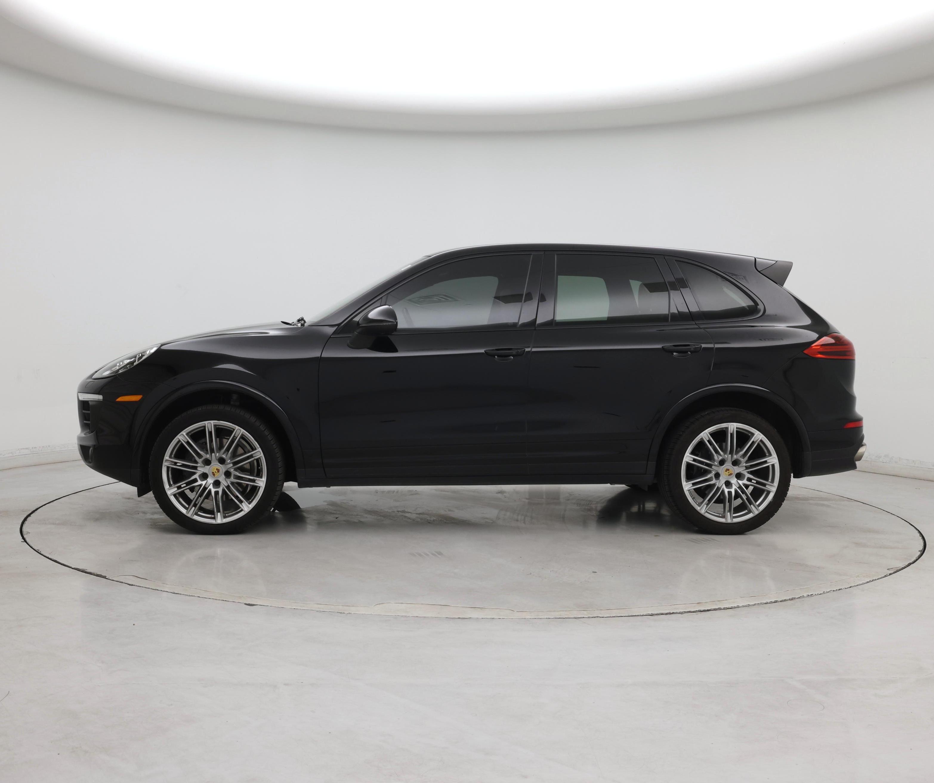 Thumbnail: 2018 Porsche Cayenne - 3