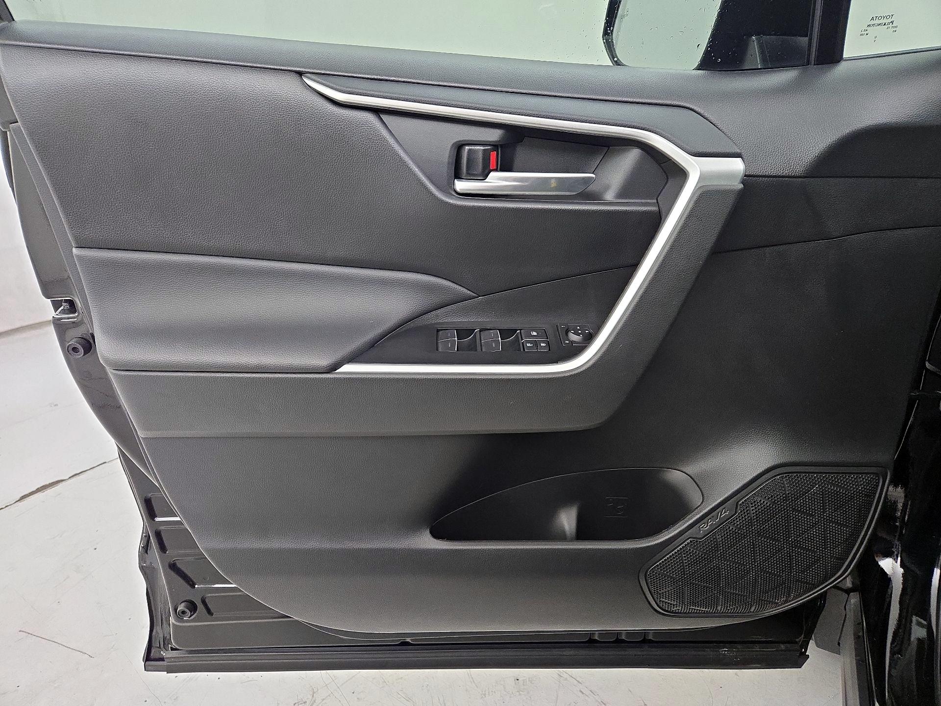 Thumbnail: 2025 Toyota RAV4 - 12