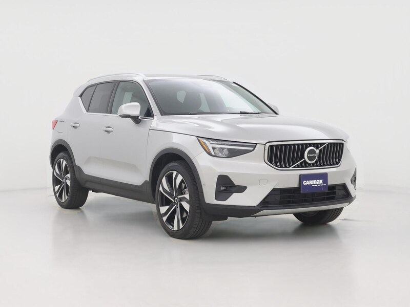 2023 Volvo XC40 B5 Plus Bright Theme