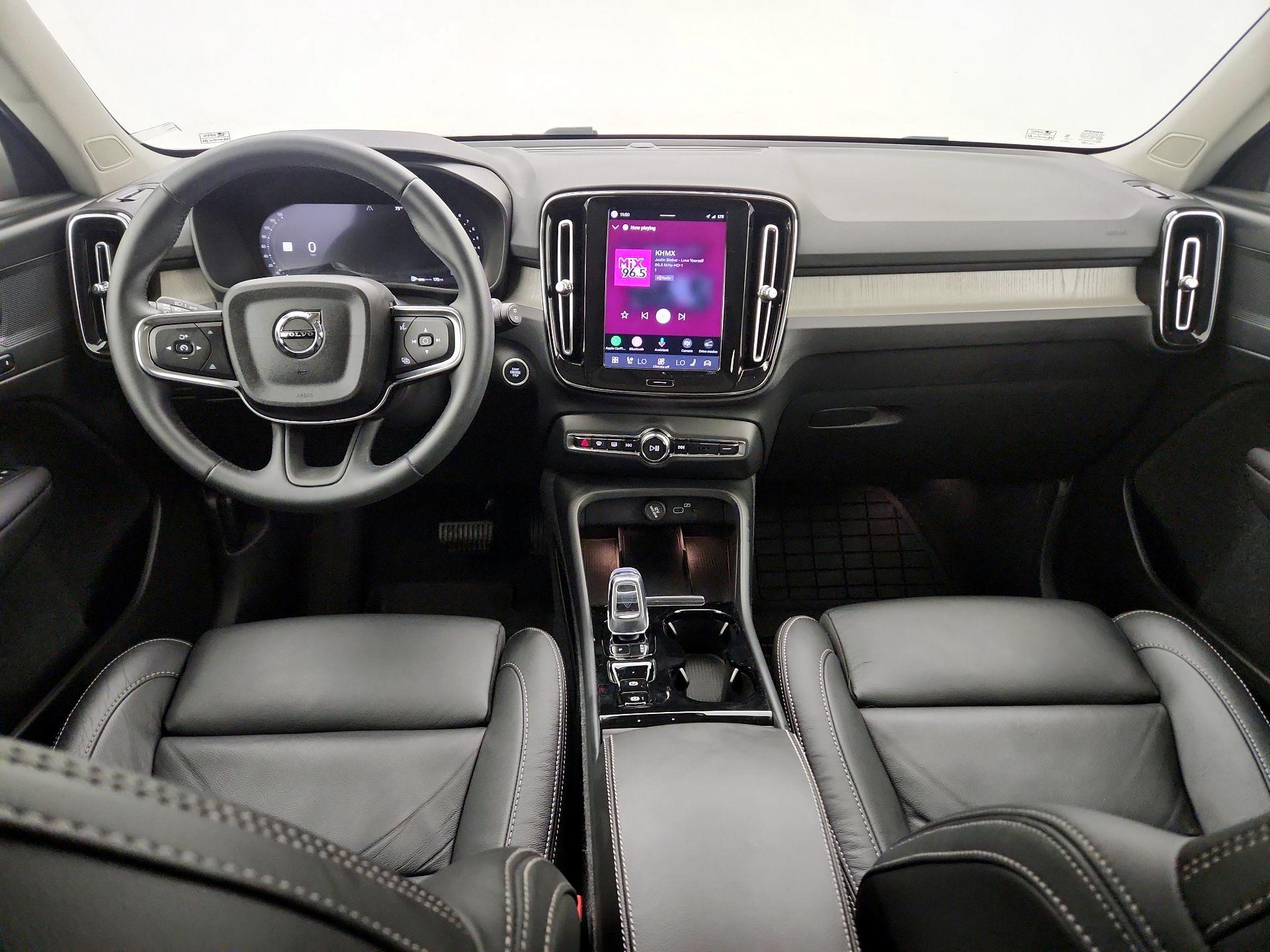 Thumbnail: 2023 Volvo XC40 - 9