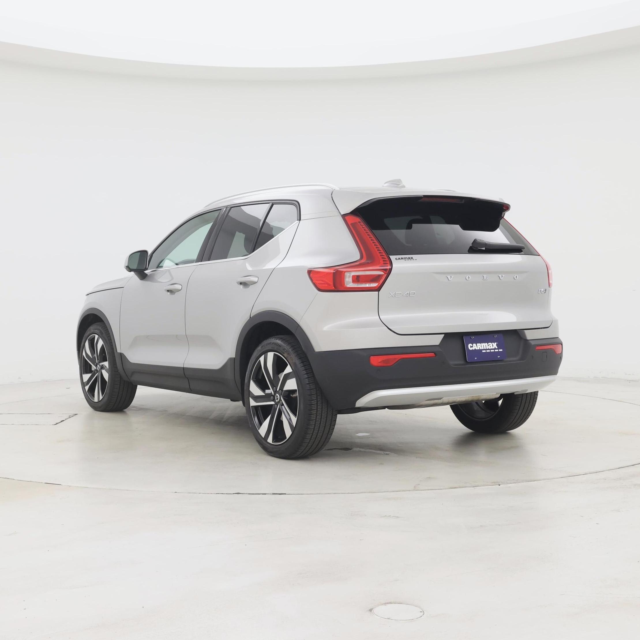 Thumbnail: 2023 Volvo XC40 - 2