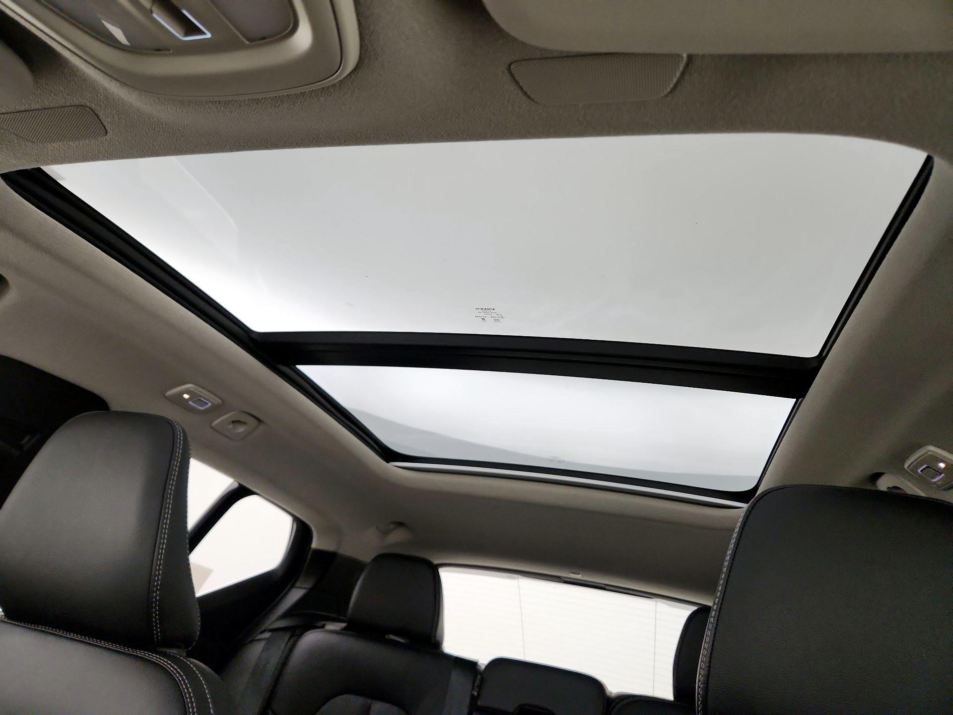 Thumbnail: 2023 Volvo XC40 - 20