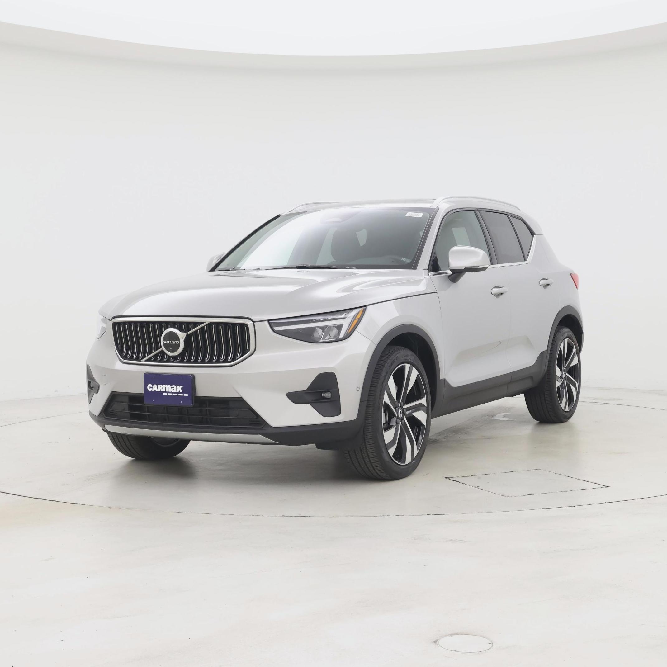 Thumbnail: 2023 Volvo XC40 - 4