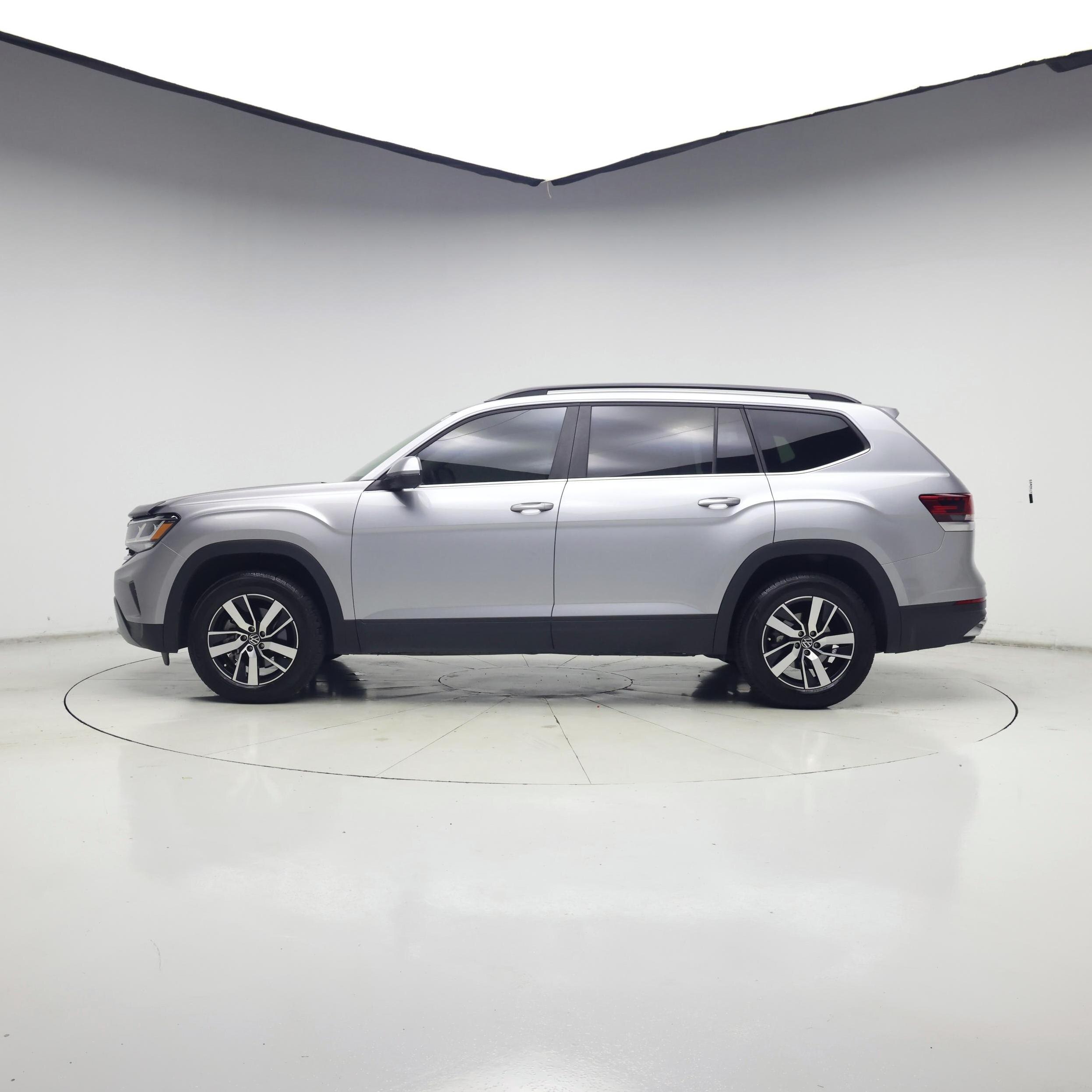 Thumbnail: 2022 Volkswagen Atlas - 3