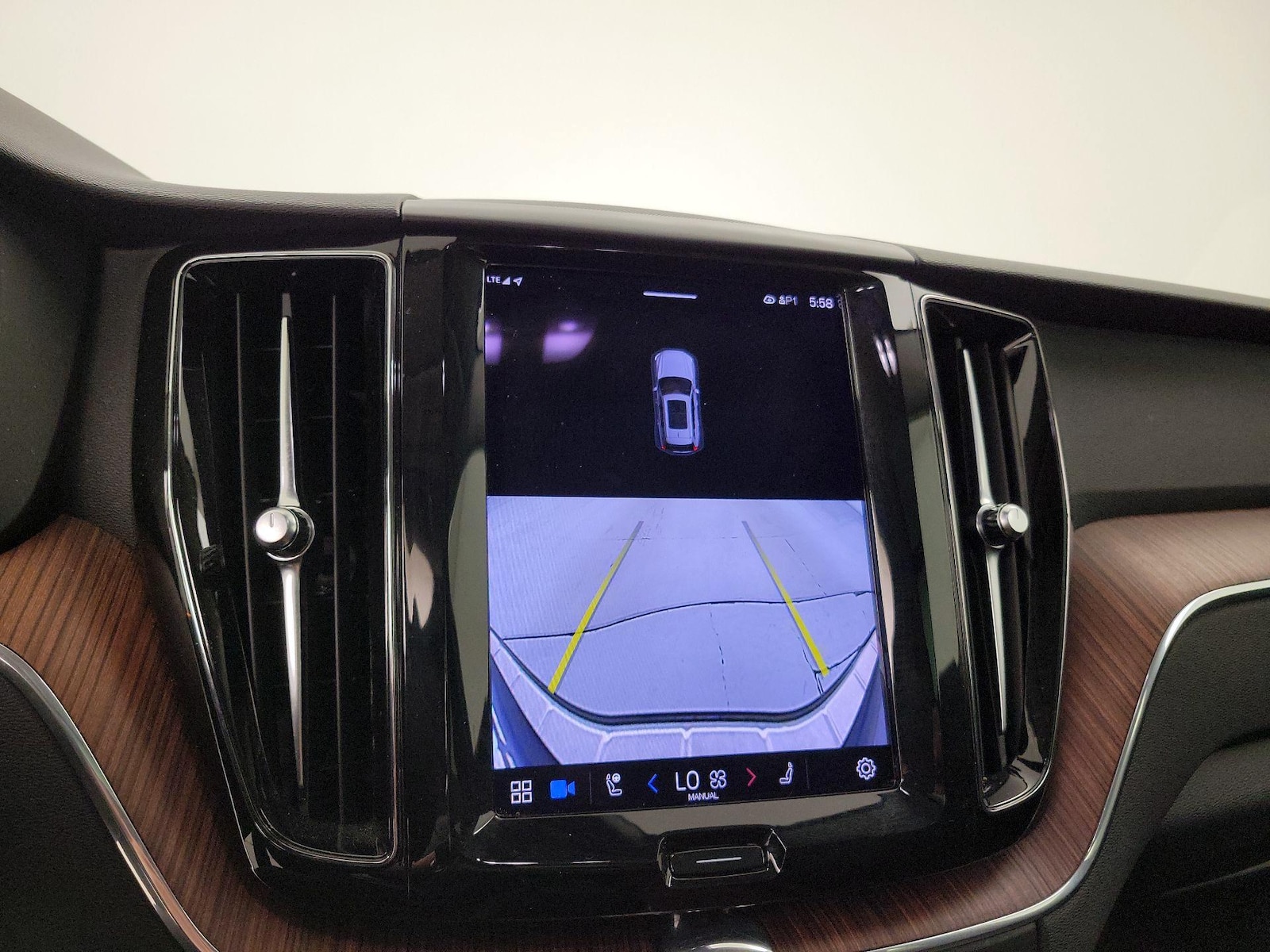 2023 Volvo XC60 Plus - Photo 16