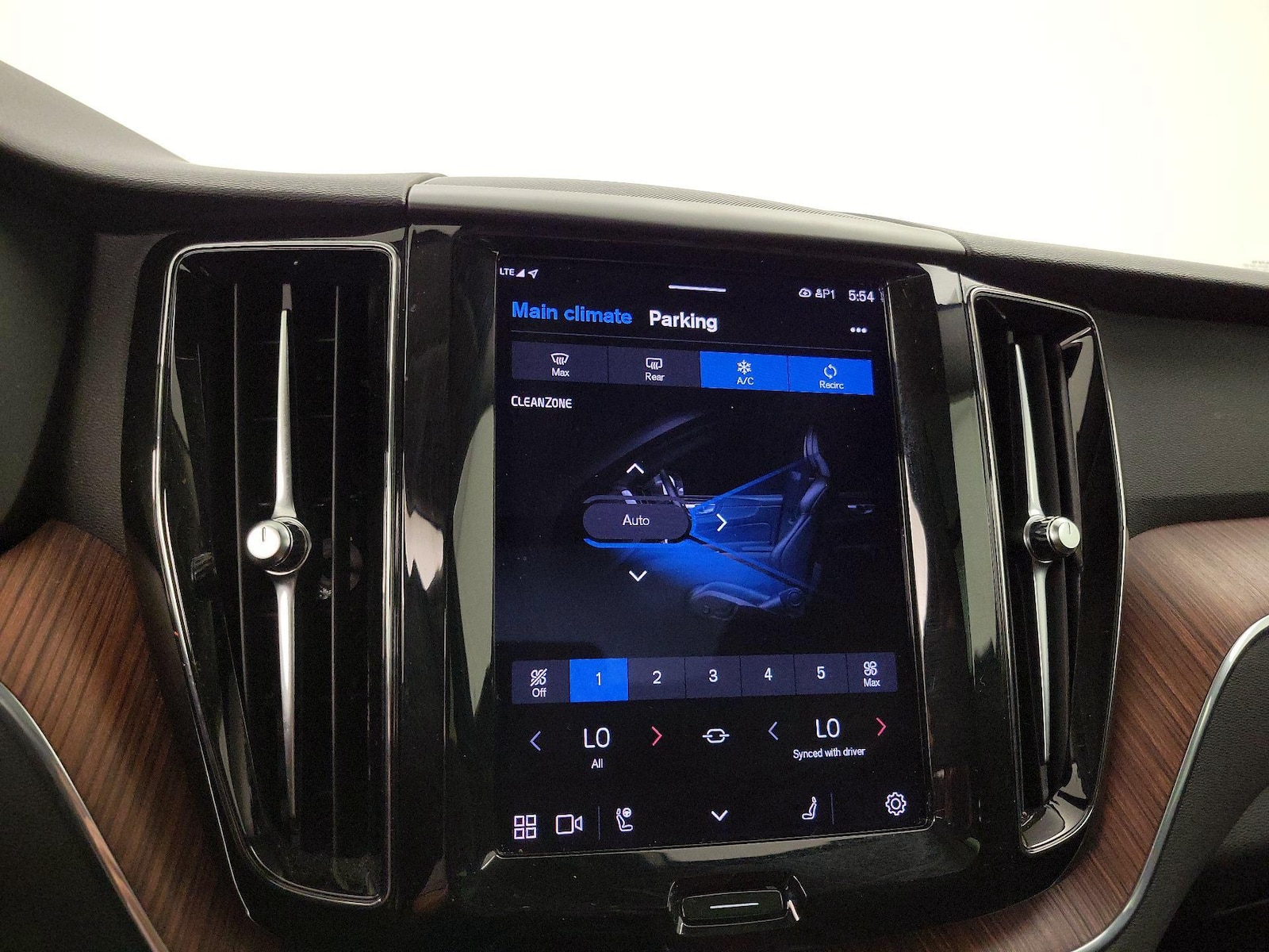 2023 Volvo XC60 Plus - Photo 18