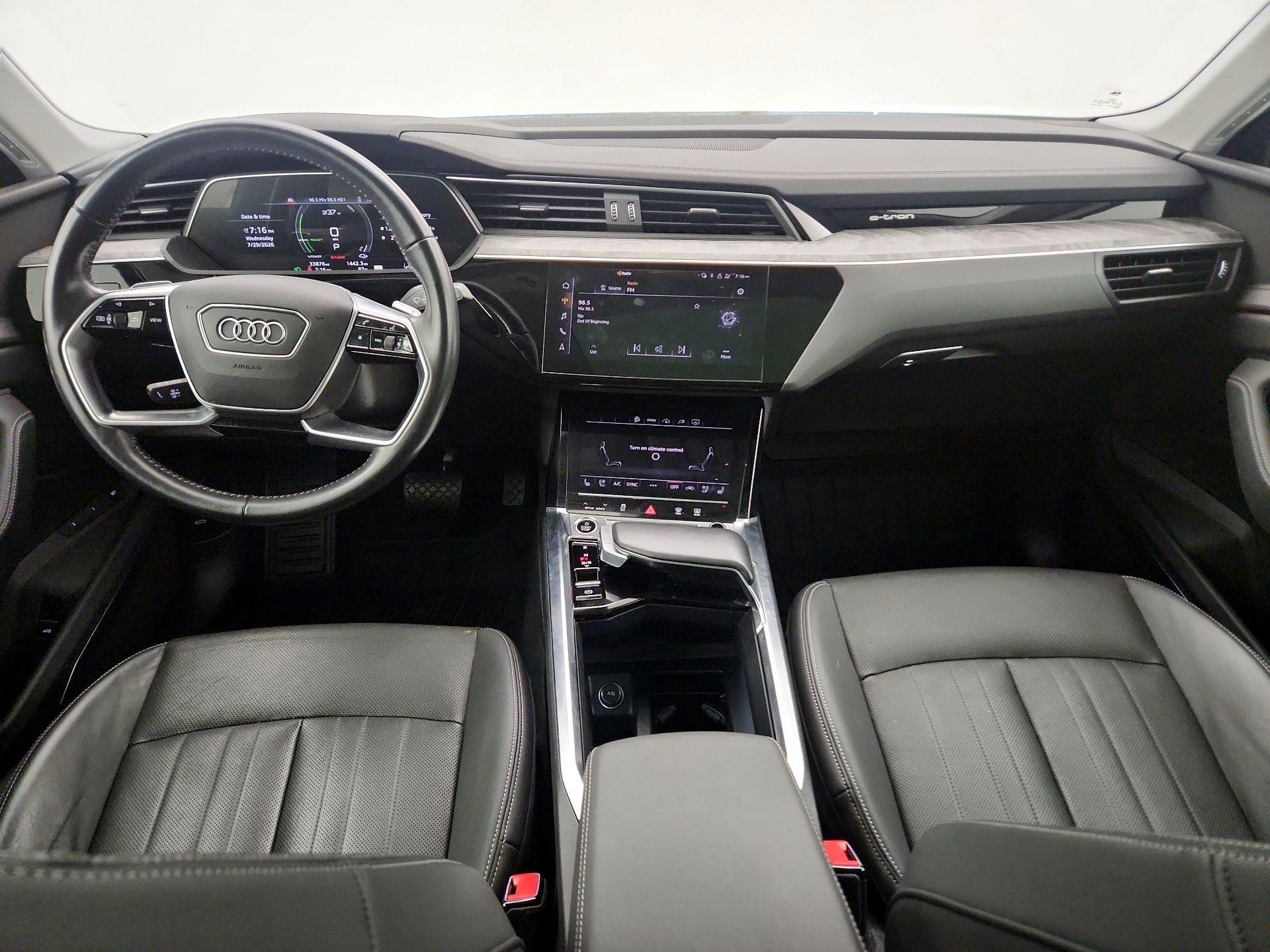 Thumbnail: 2021 Audi e-tron S - 9