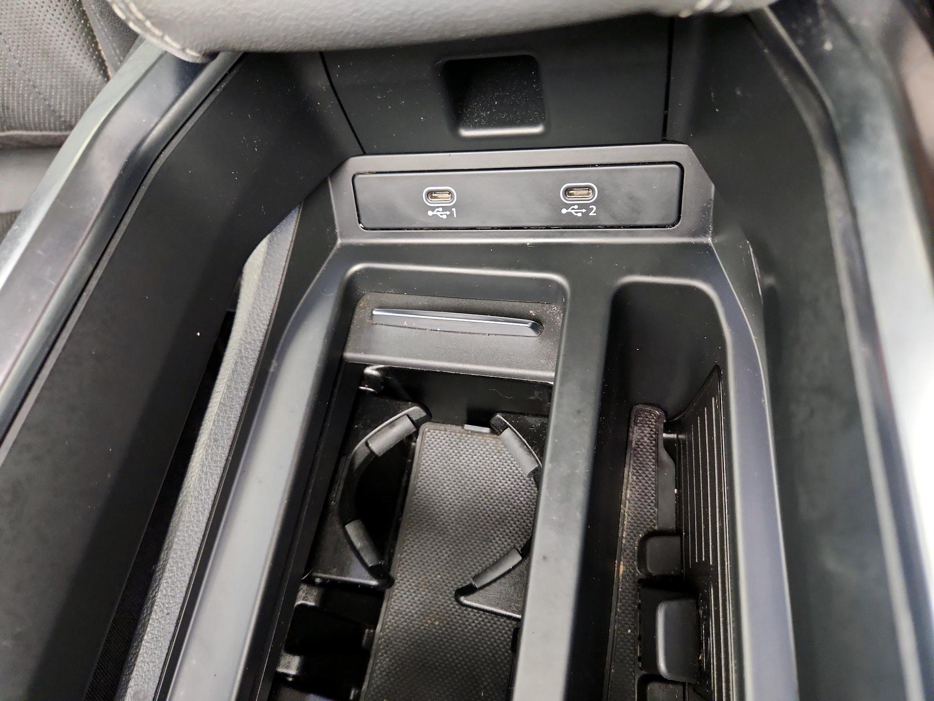 Thumbnail: 2021 Audi e-tron S - 19