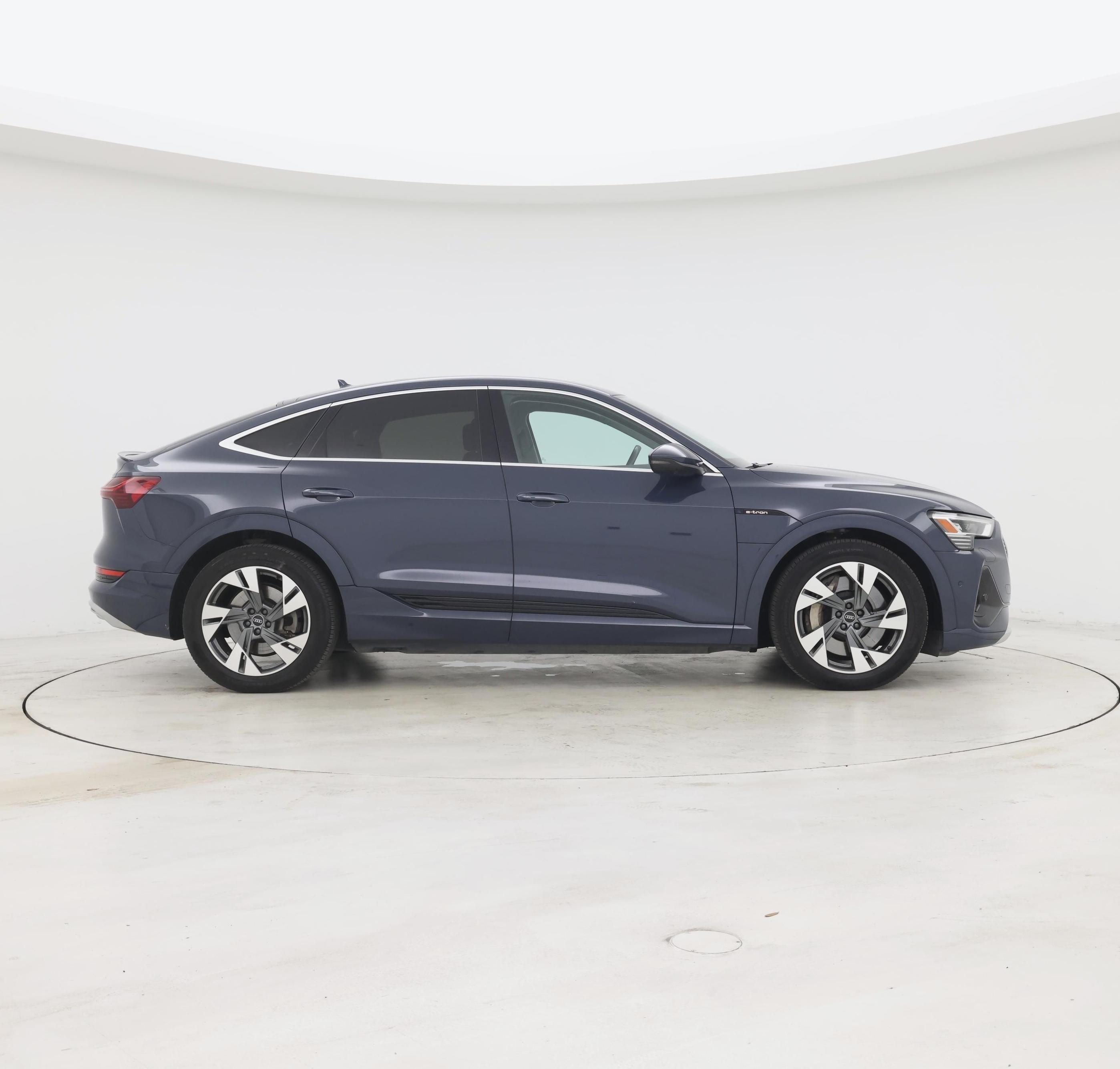 Thumbnail: 2021 Audi e-tron S - 7
