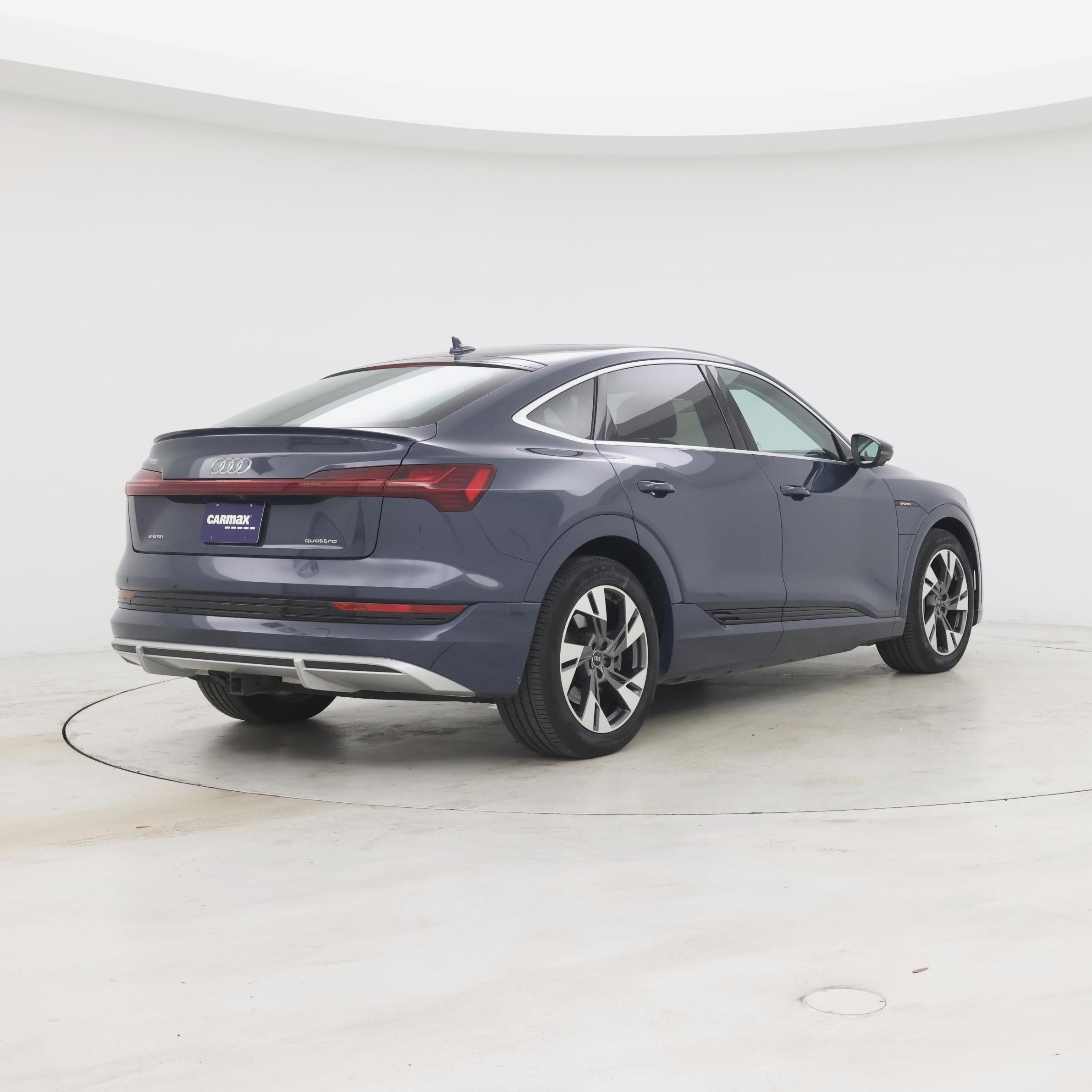 Thumbnail: 2021 Audi e-tron S - 8
