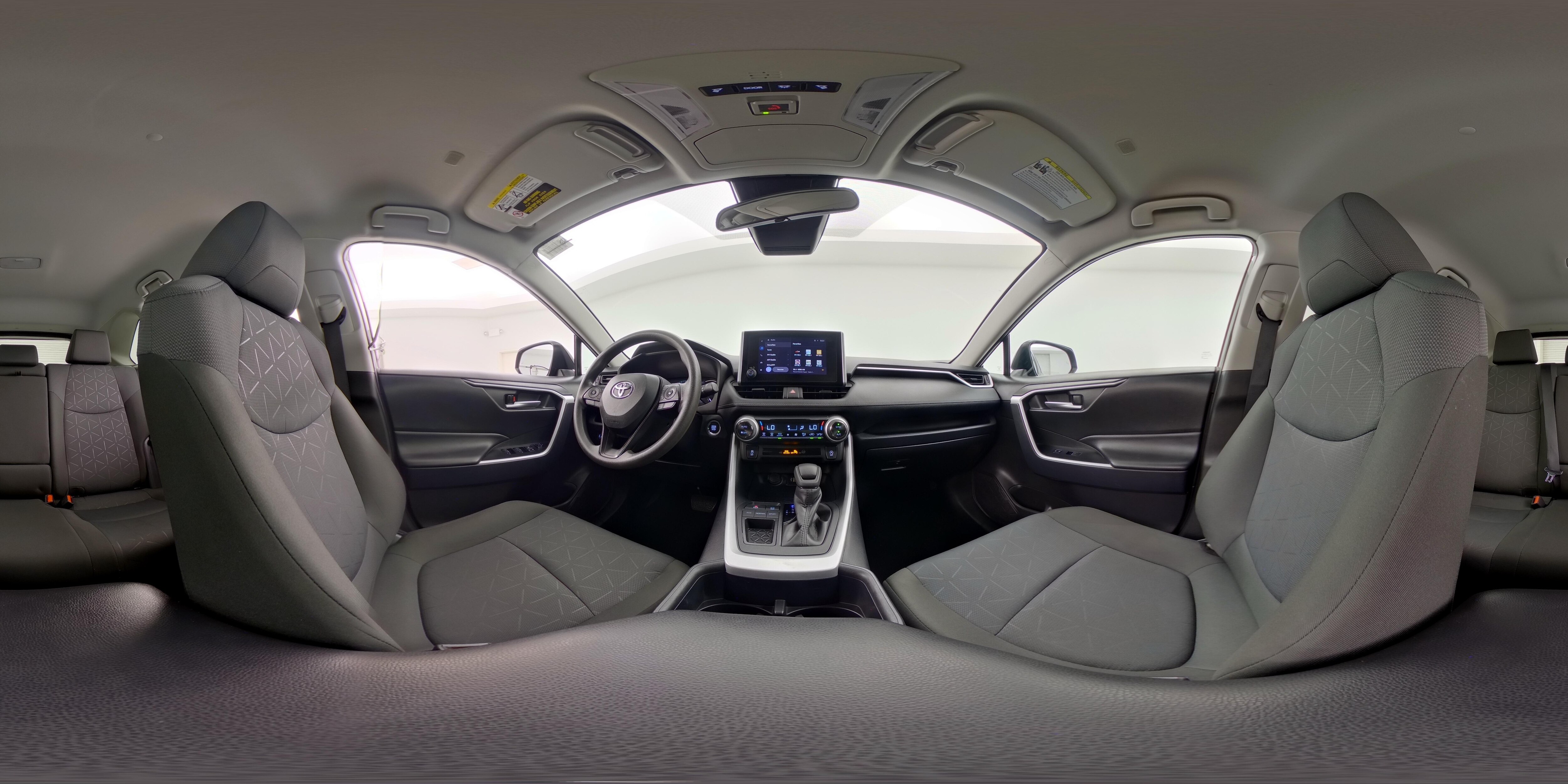 2025 Toyota RAV4 XLE - Photo 24