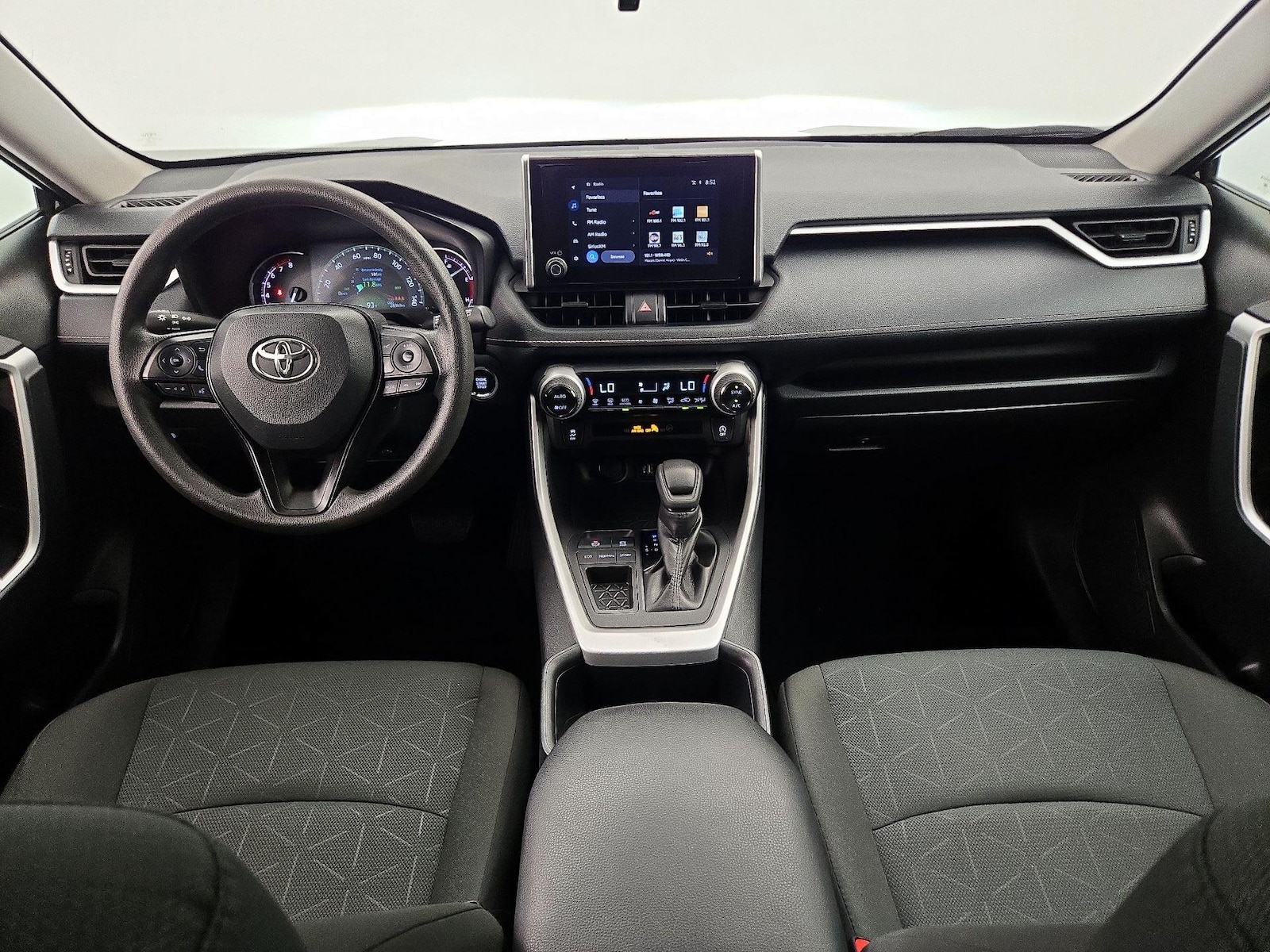 2025 Toyota RAV4 XLE - Photo 10