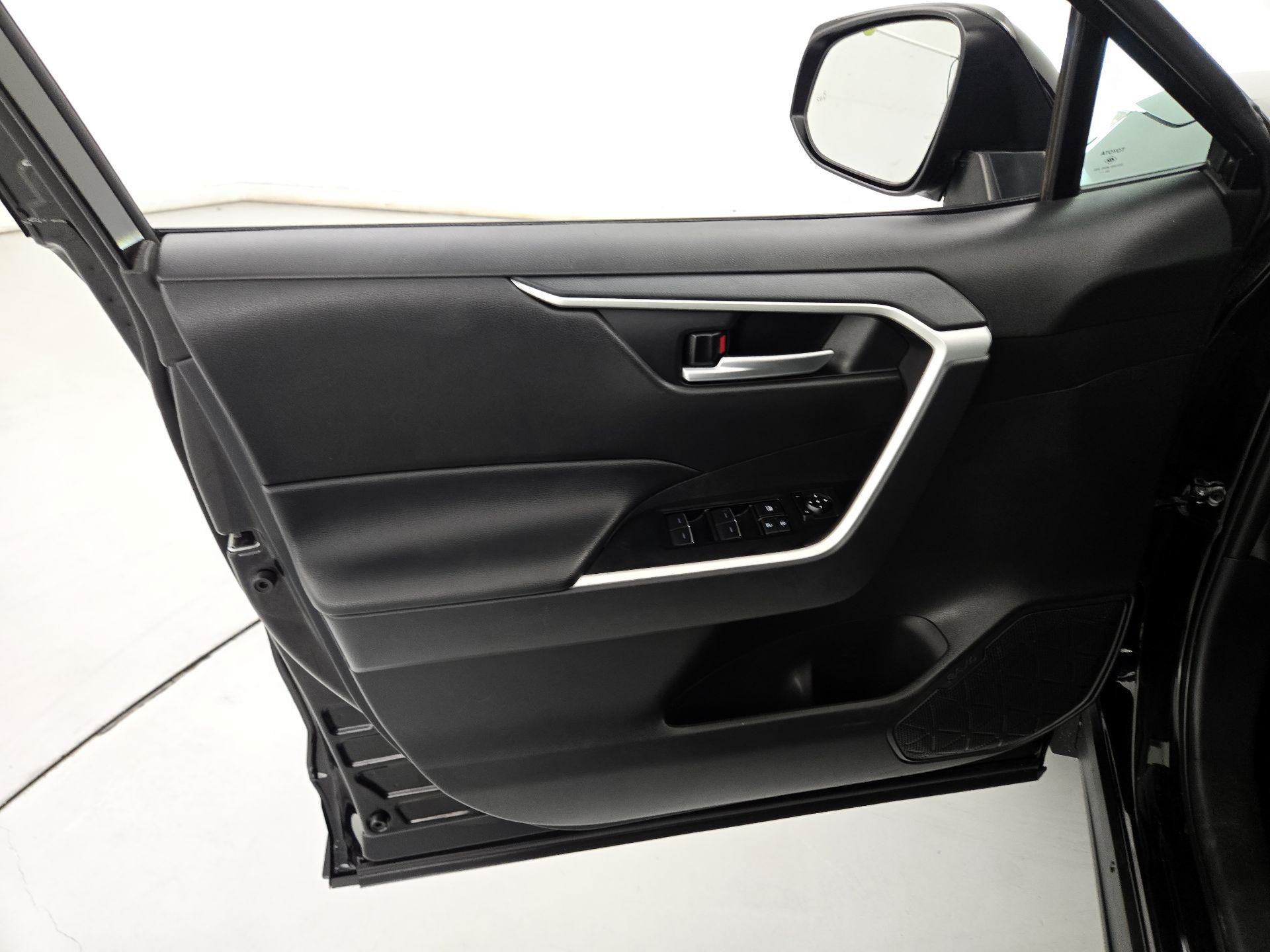 Thumbnail: 2025 Toyota RAV4 - 12