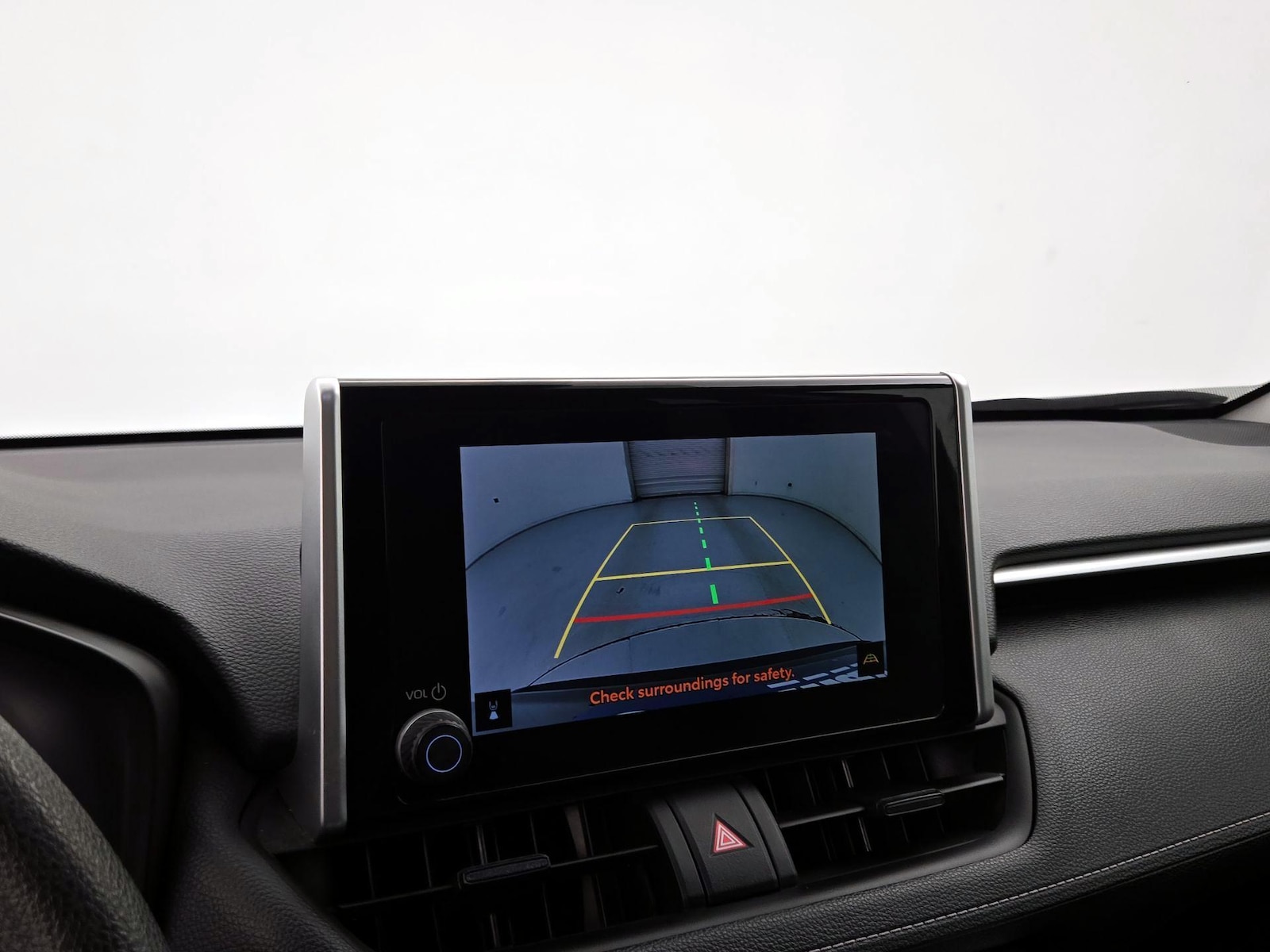 2025 Toyota RAV4 XLE - Photo 15