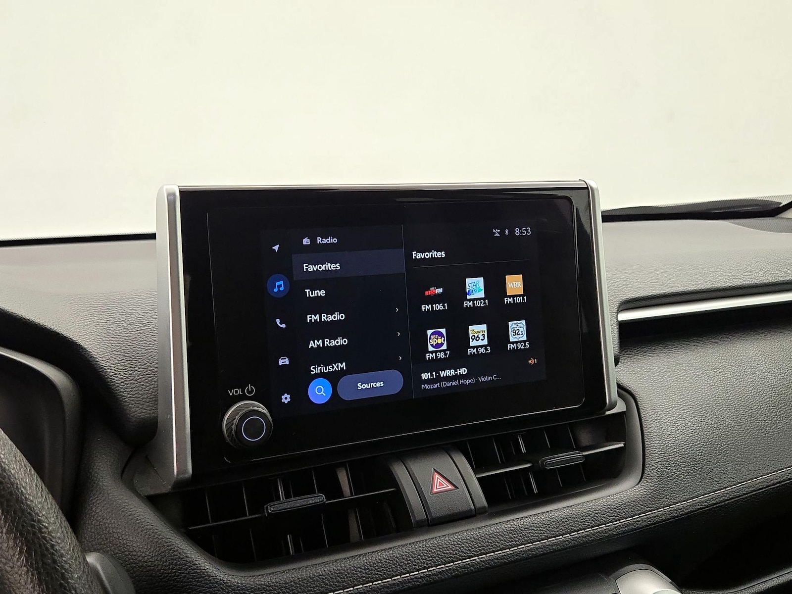 2025 Toyota RAV4 XLE - Photo 16