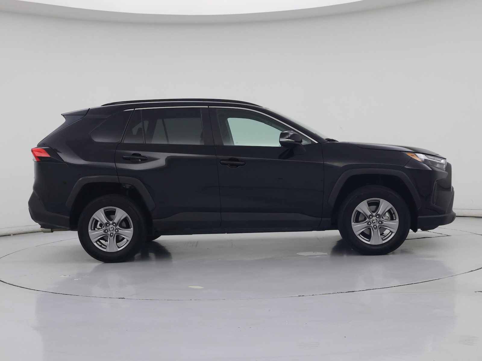 2025 Toyota RAV4 XLE - Photo 8