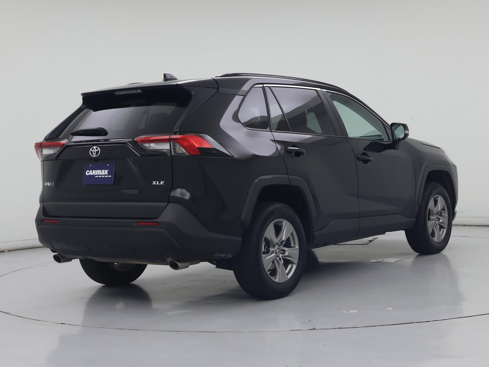 2025 Toyota RAV4 XLE - Photo 9
