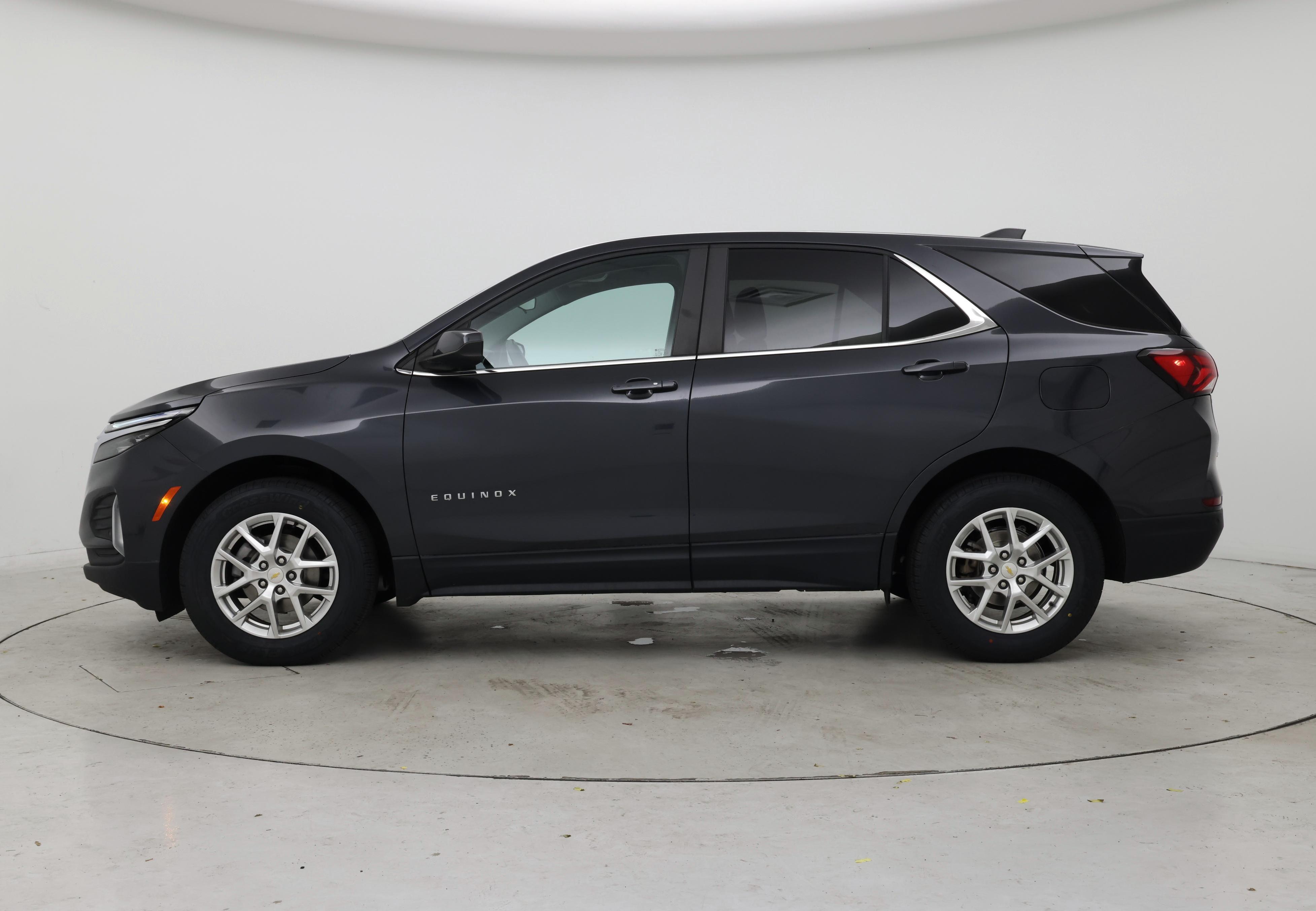 Thumbnail: 2022 Chevrolet Equinox - 3